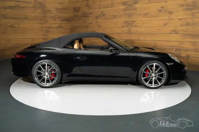 Porsche 911 view 15