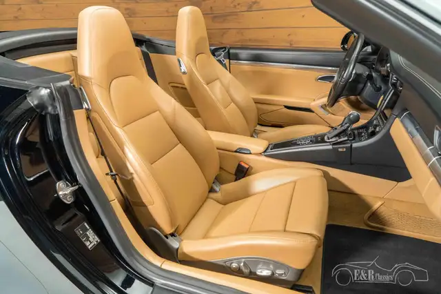 Porsche 911 view 11