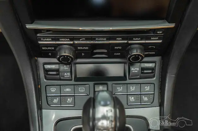 Porsche 911 view 9