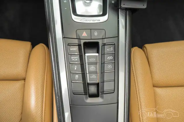 Porsche 911 view 8