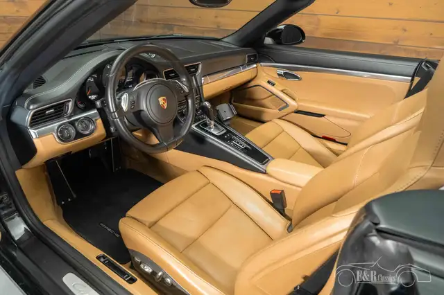 Porsche 911 view 2