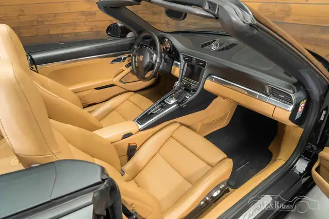 Porsche 911 view 12
