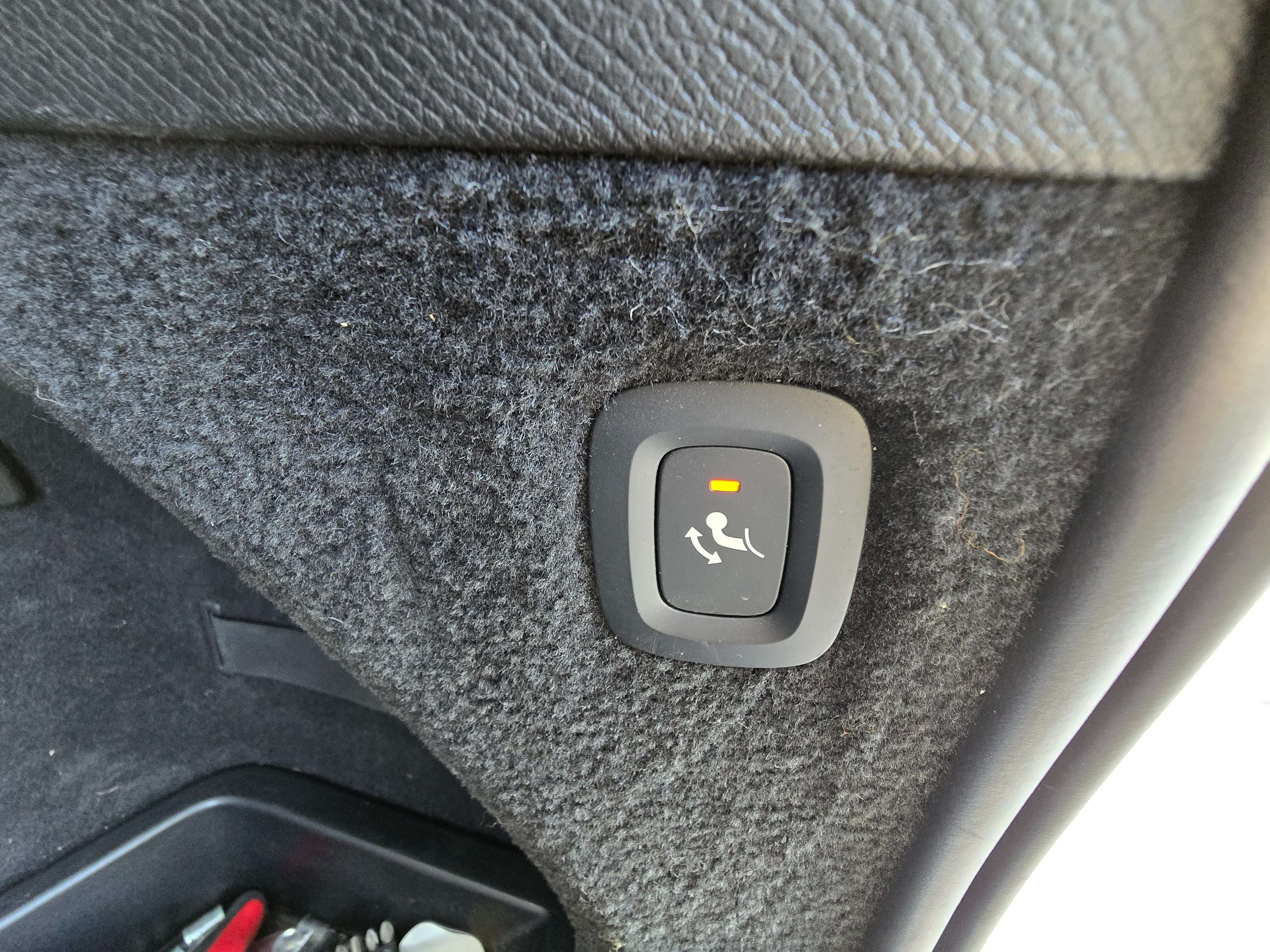 2021 Volvo XC90 Momentum thumb 18
