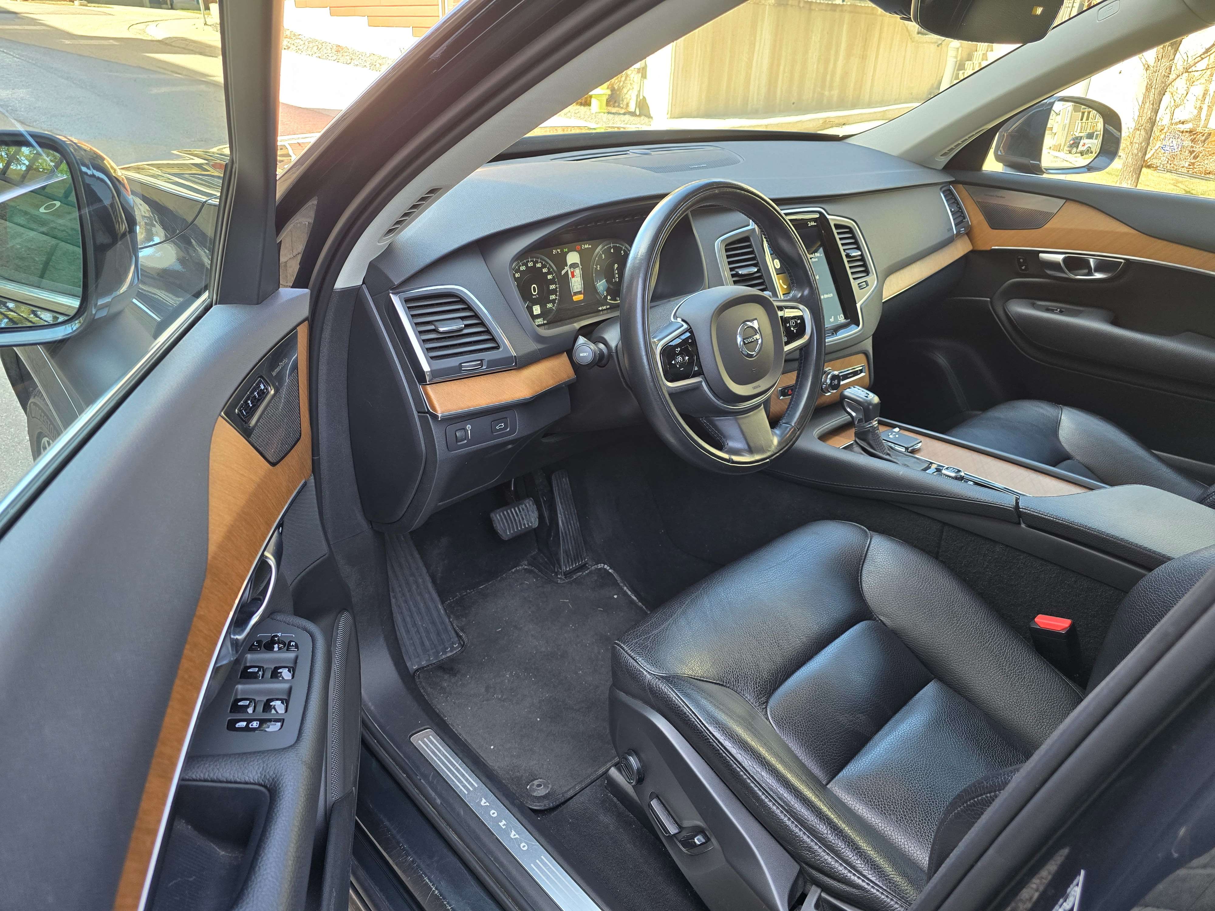2021 Volvo XC90 Momentum thumb 10