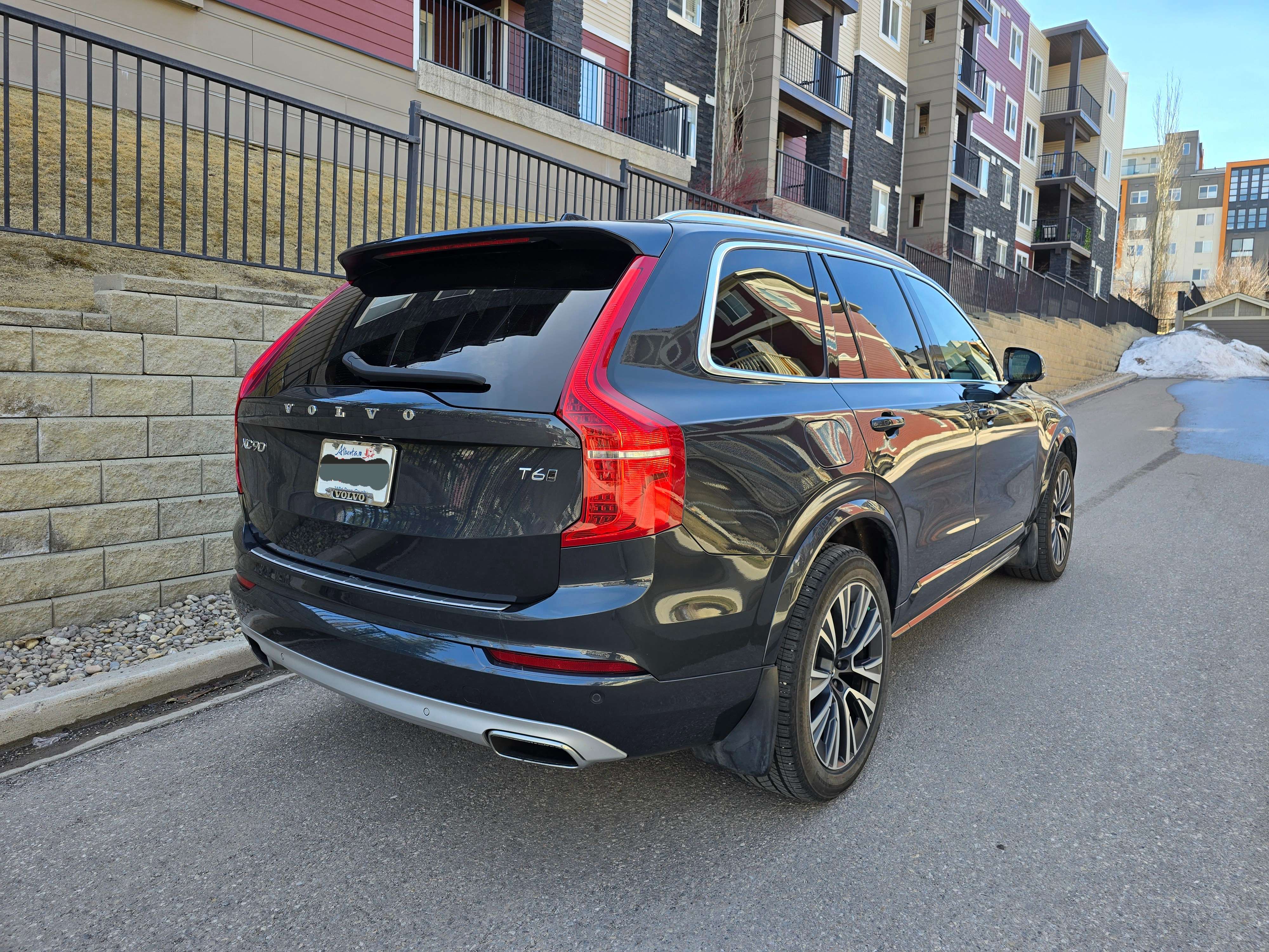 2021 Volvo XC90 Momentum alt 4