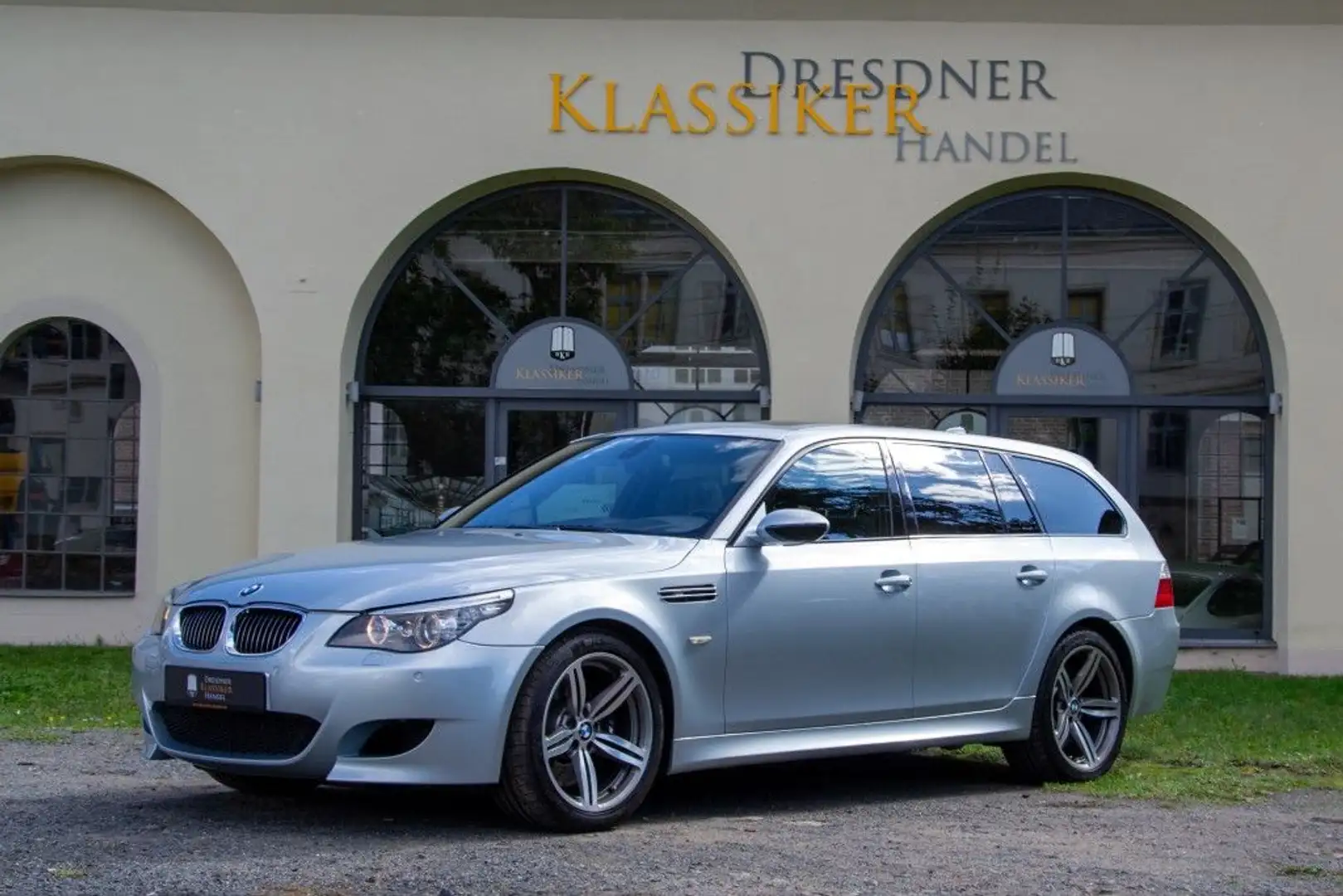BMW M5 Touring, LCI, Scheckheft, 1.Lack Silber - 1