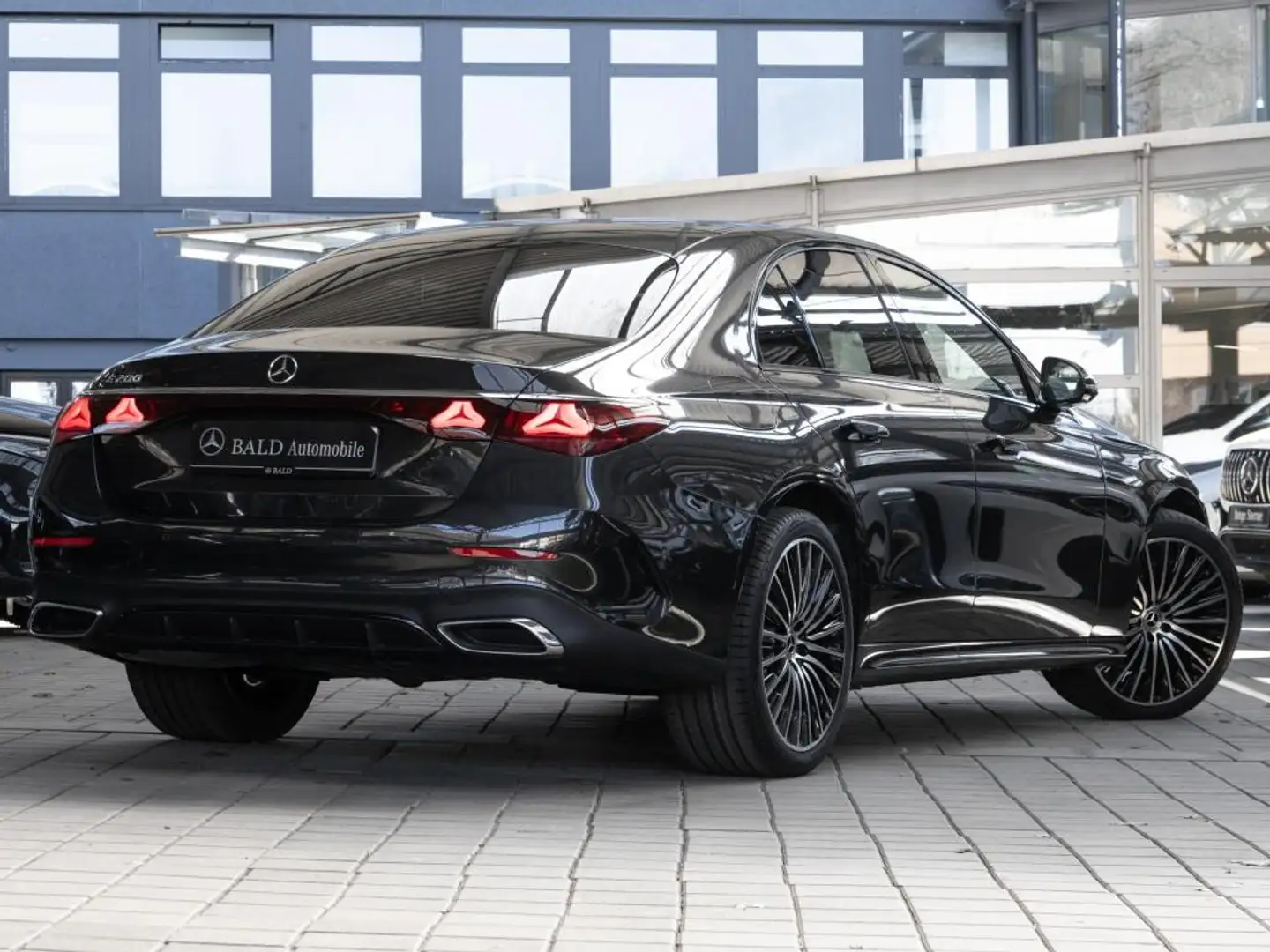Mercedes-Benz E 200 Limousine +AMG+Sitzklima+MBUX+Pano+Burm Gris - 2