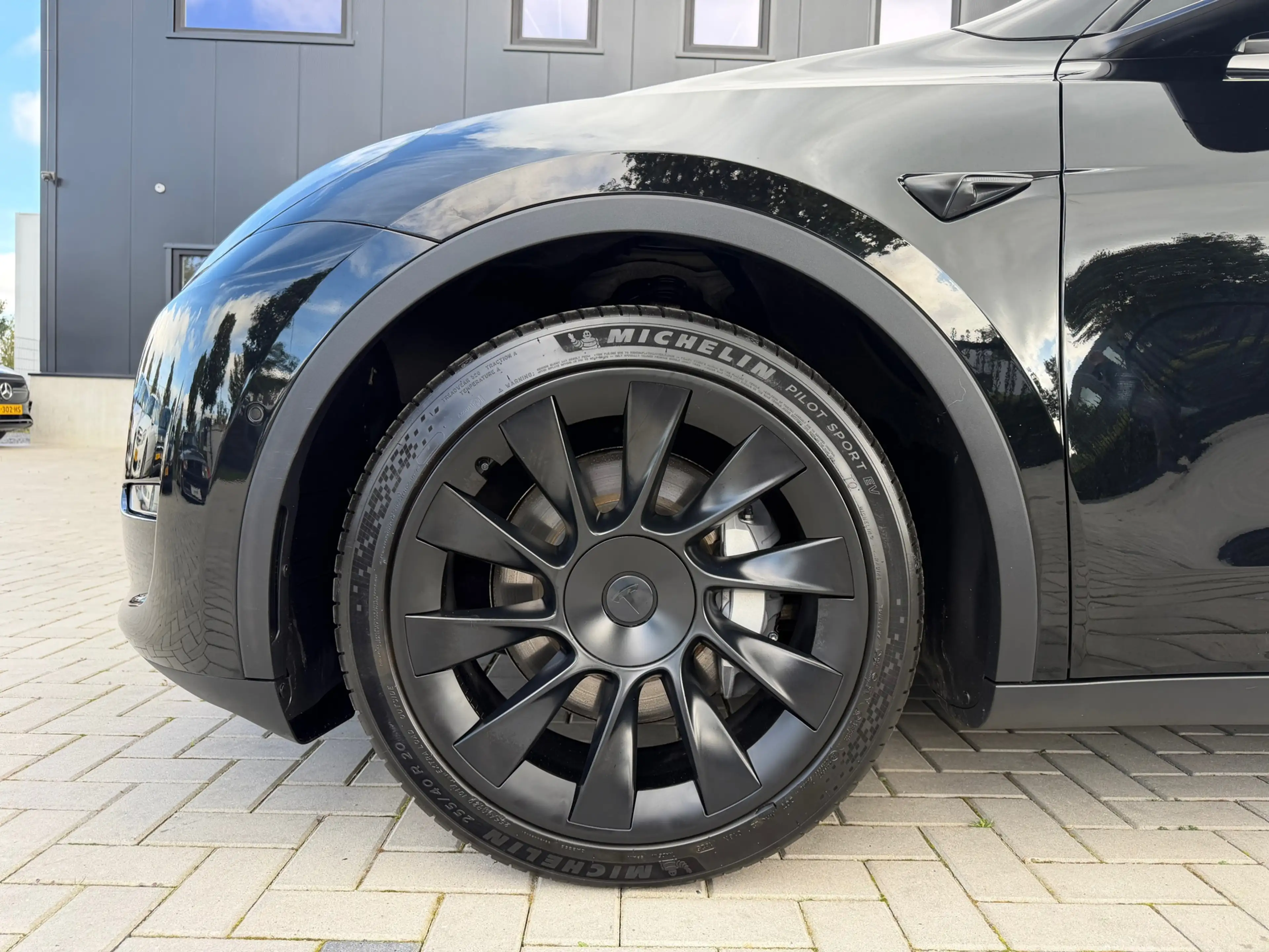 Tesla Model Y Long Range AWD Dual Motor 75 kWh / AutoPilot — photo 9