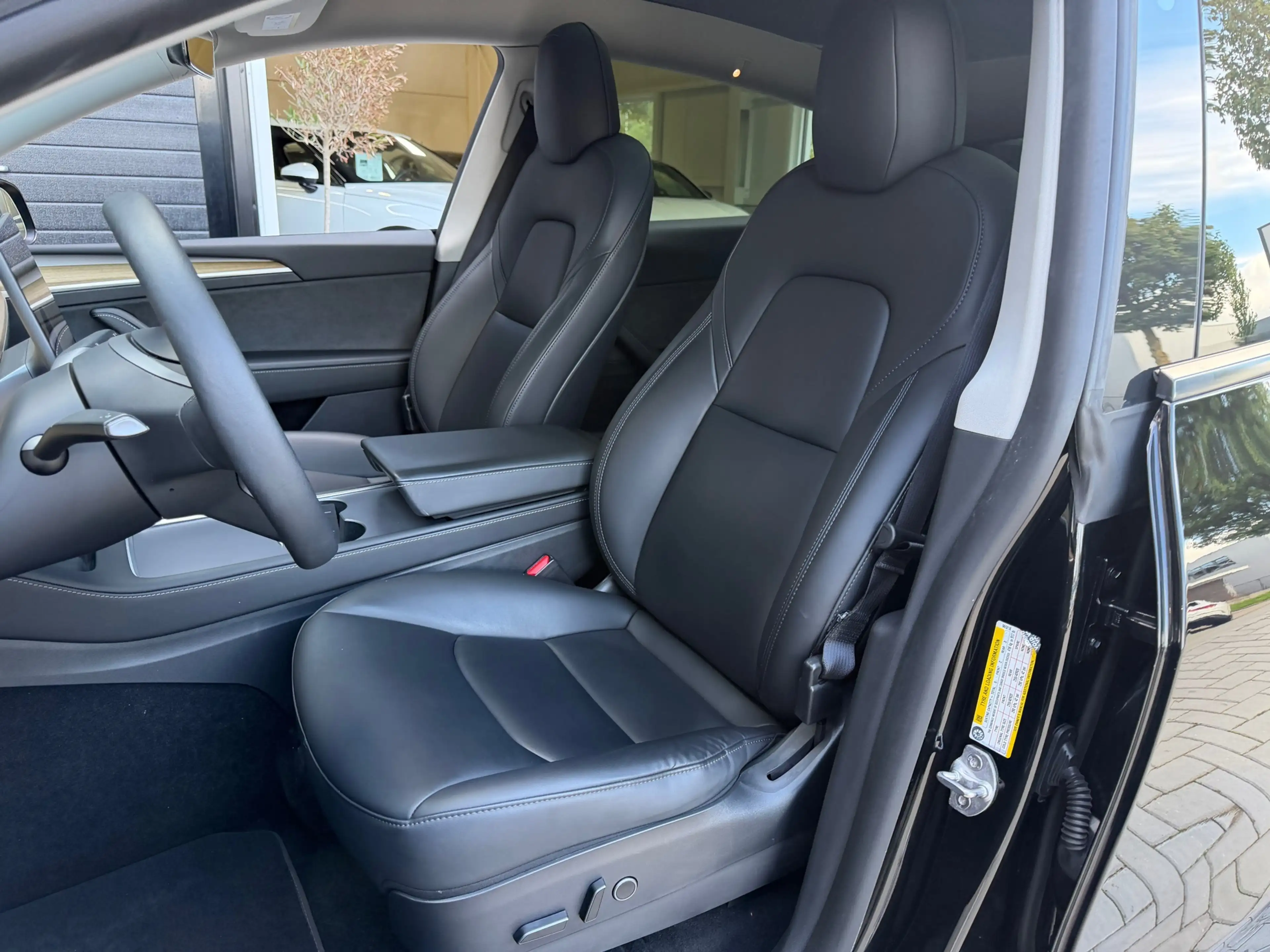Tesla Model Y Long Range AWD Dual Motor 75 kWh / AutoPilot — photo 13