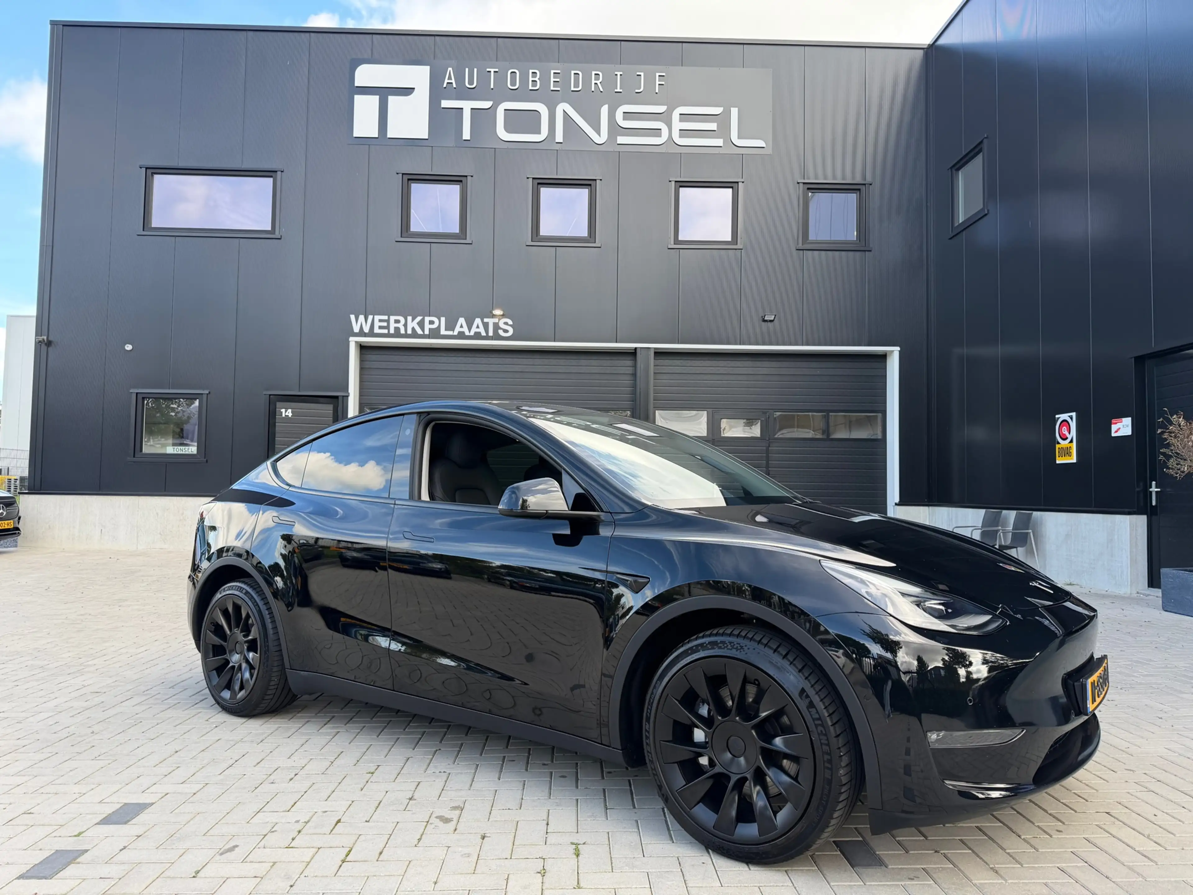 Tesla Model Y Long Range AWD Dual Motor 75 kWh / AutoPilot — photo 6