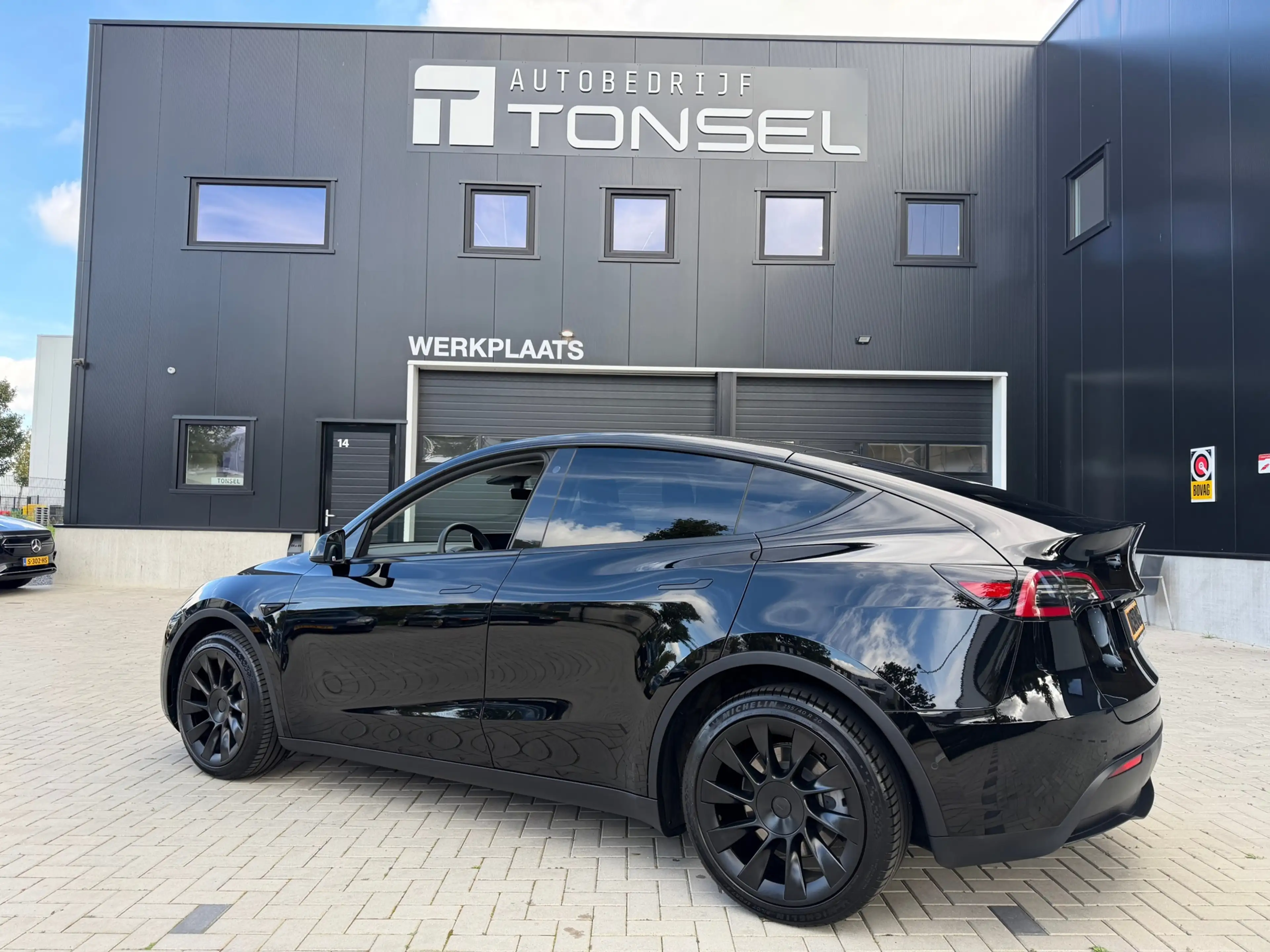 Tesla Model Y Long Range AWD Dual Motor 75 kWh / AutoPilot — photo 3
