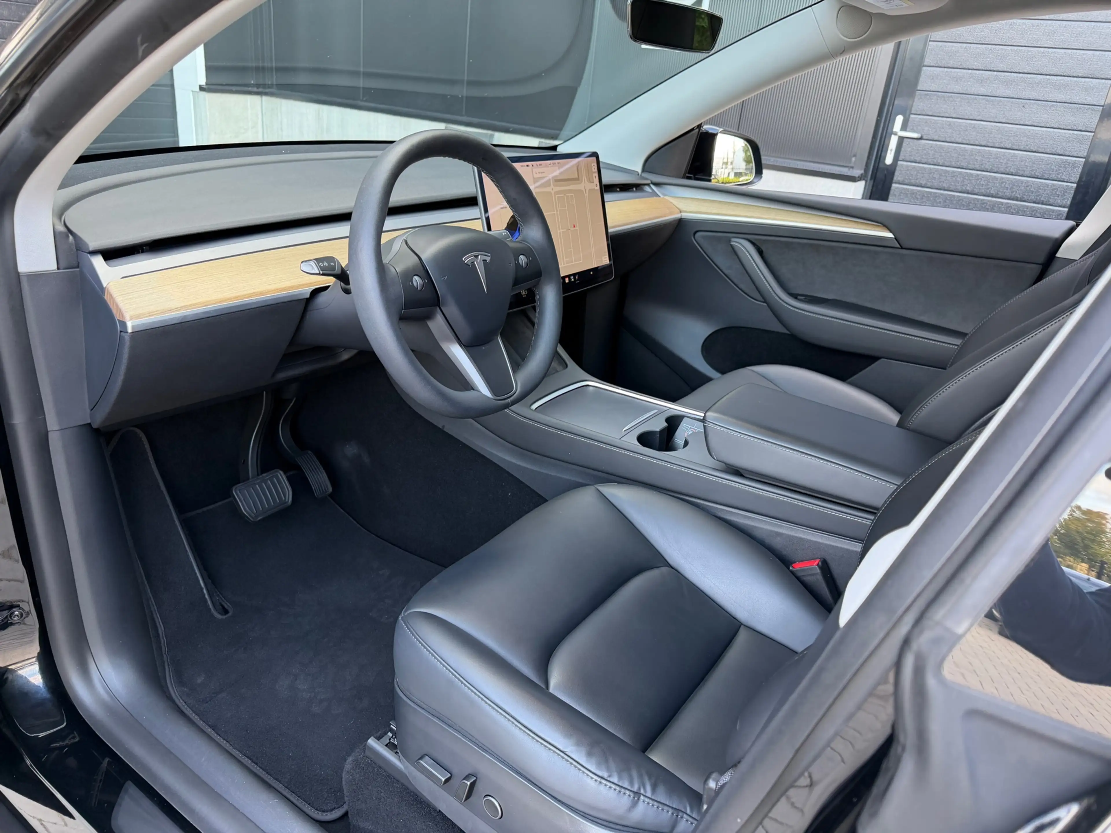 Tesla Model Y Long Range AWD Dual Motor 75 kWh / AutoPilot — photo 12
