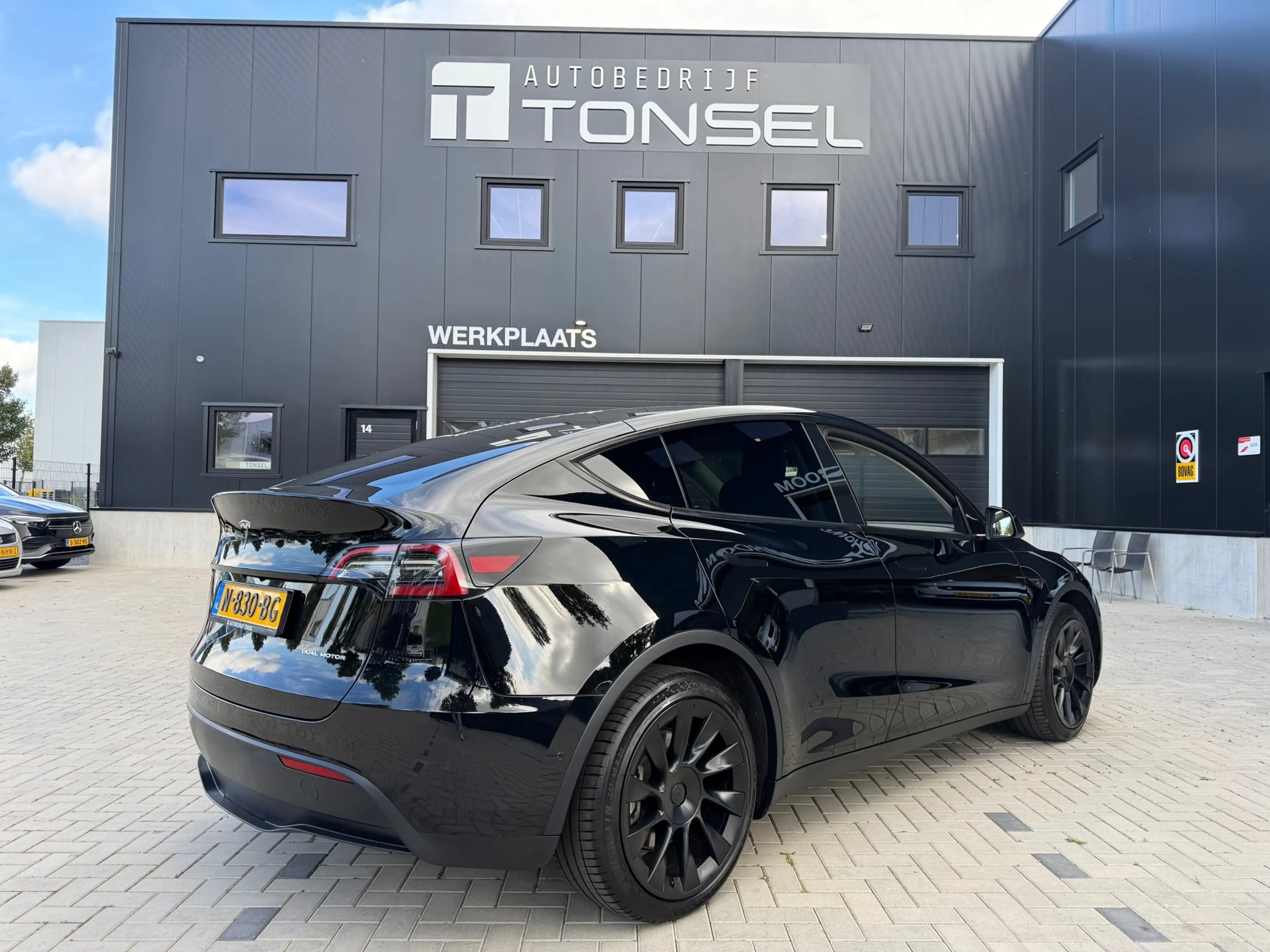 Tesla Model Y Long Range AWD Dual Motor 75 kWh / AutoPilot — photo 8