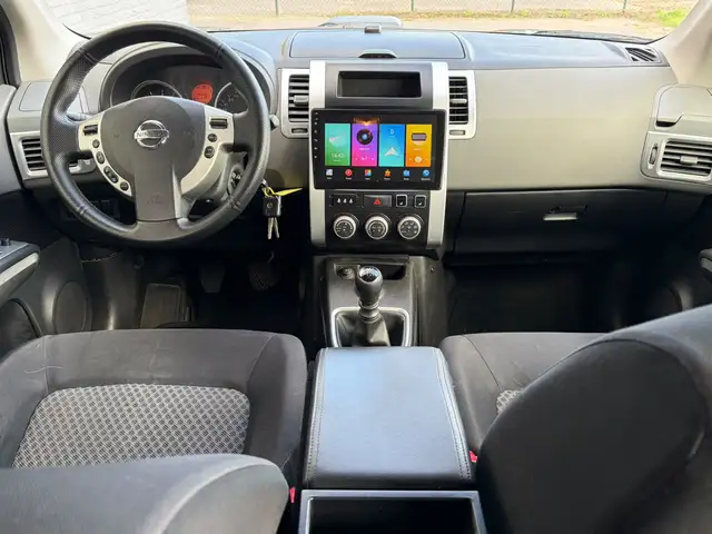 Nissan X-Trail view 3