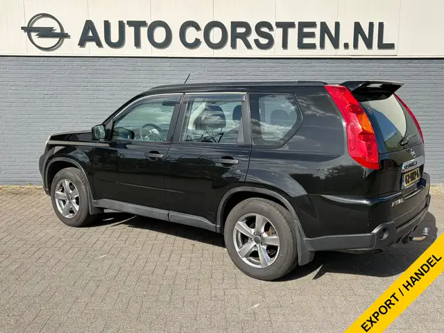 Nissan X-Trail view 2