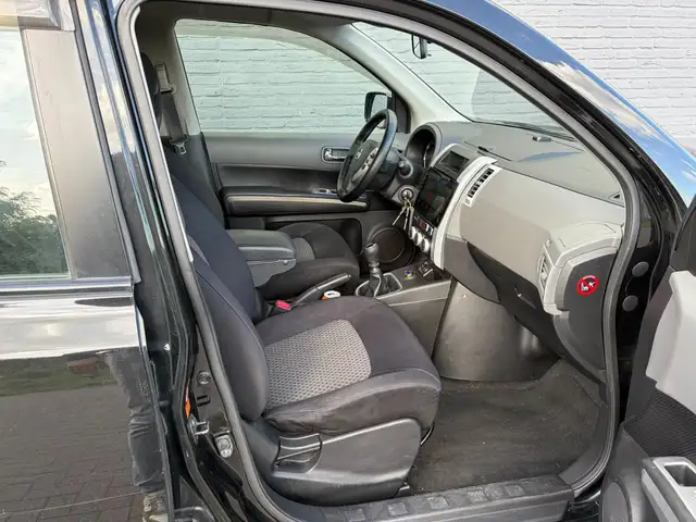 Nissan X-Trail view 7