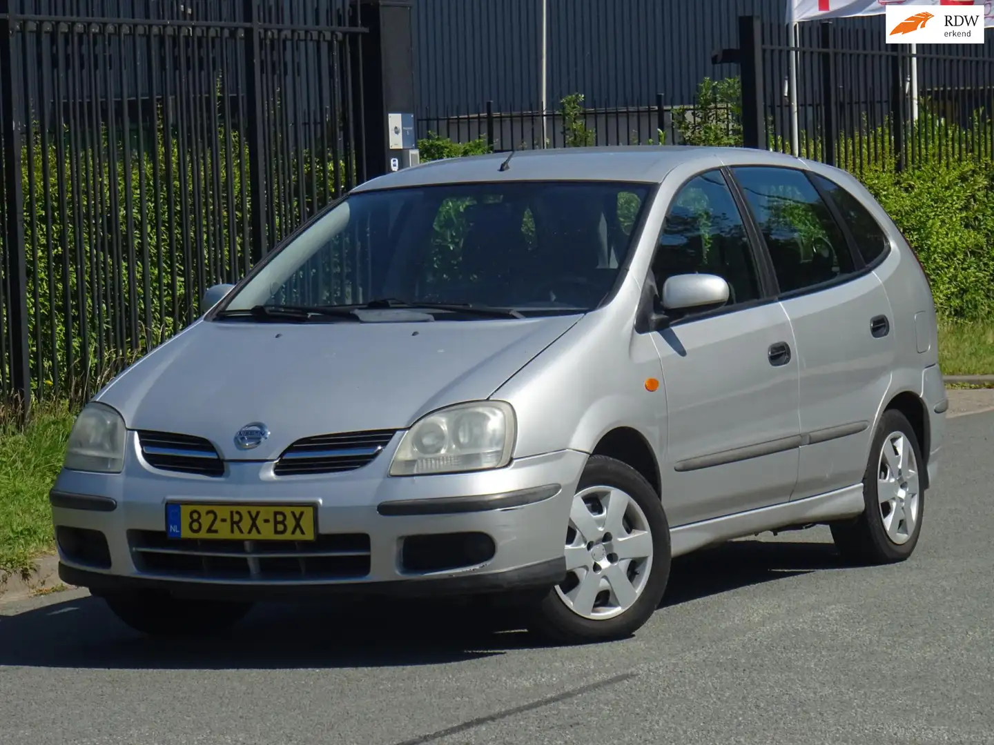 Nissan Almera Tino 1.8 Acenta NAVI/CAMERA/AIRCO/APK 05-2026 Grijs - 1