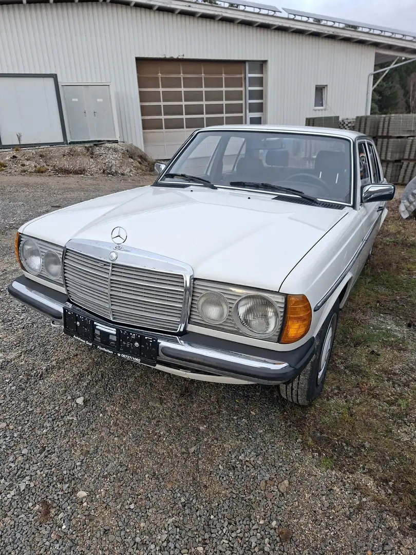 Mercedes-Benz Baureihe 123 E 200, W123, H Zulassung Weiß - 2