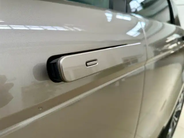 Land Rover Range Rover Evoque view 12