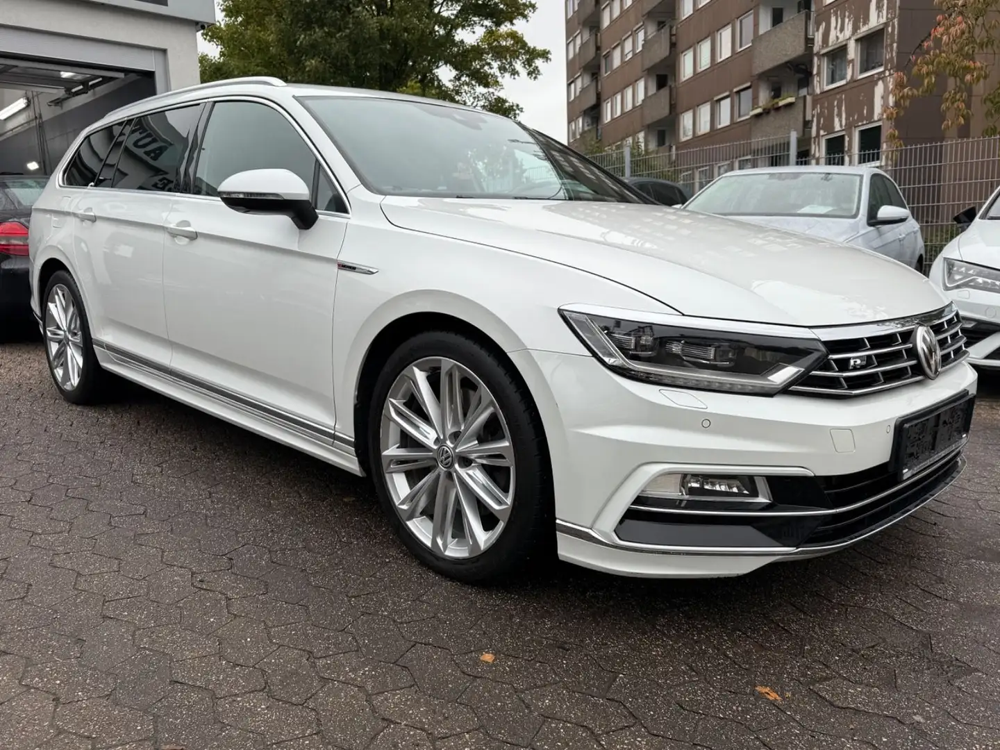 Volkswagen Passat 4 Motion*2xR-Line*Pano*Virtuall*Ahk*ACC Weiß - 2