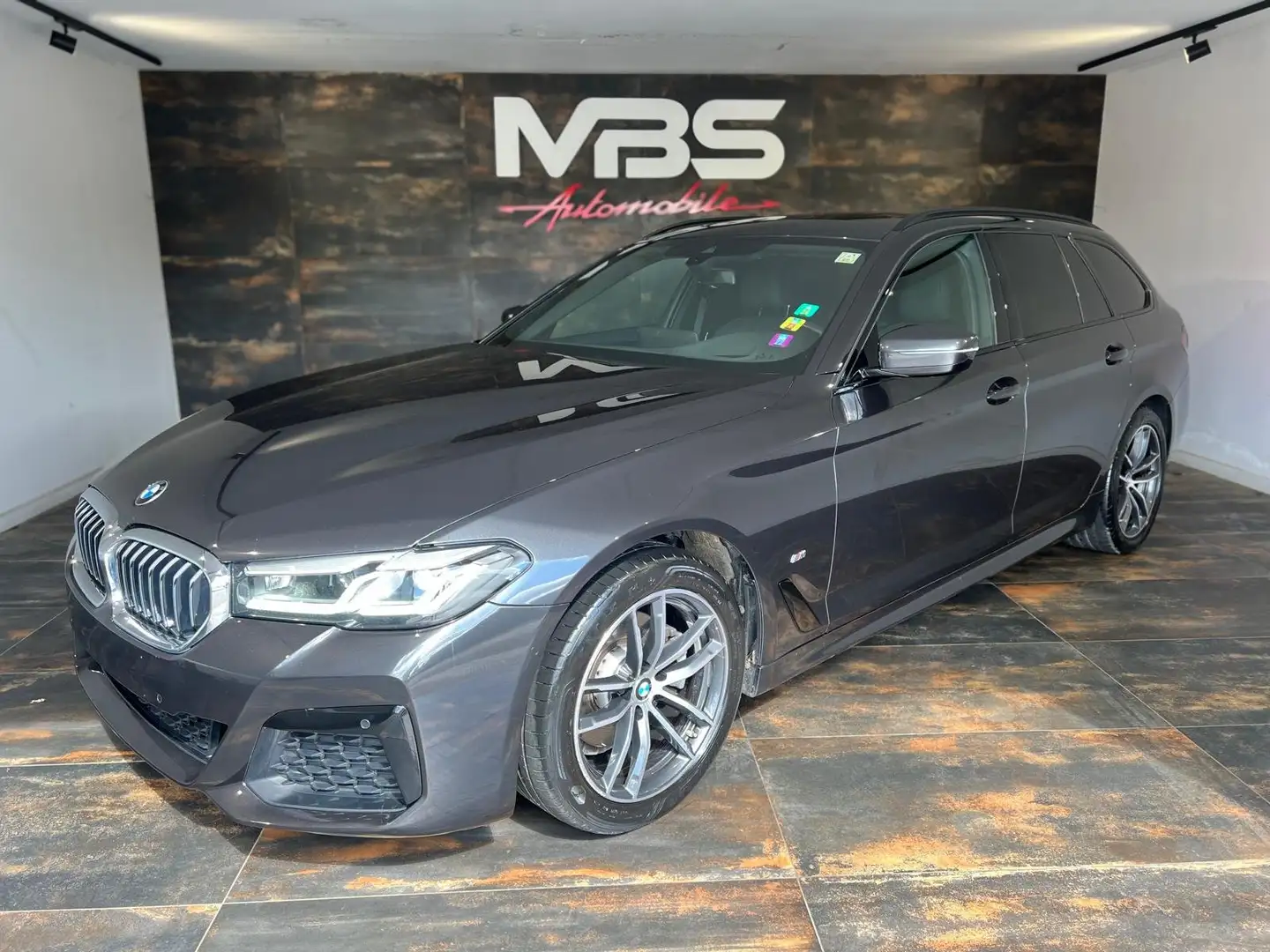 BMW 518 *TVA *PACK M *PANO *FEUX LED *CAMERA *LED INT *1ER Grijs - 1