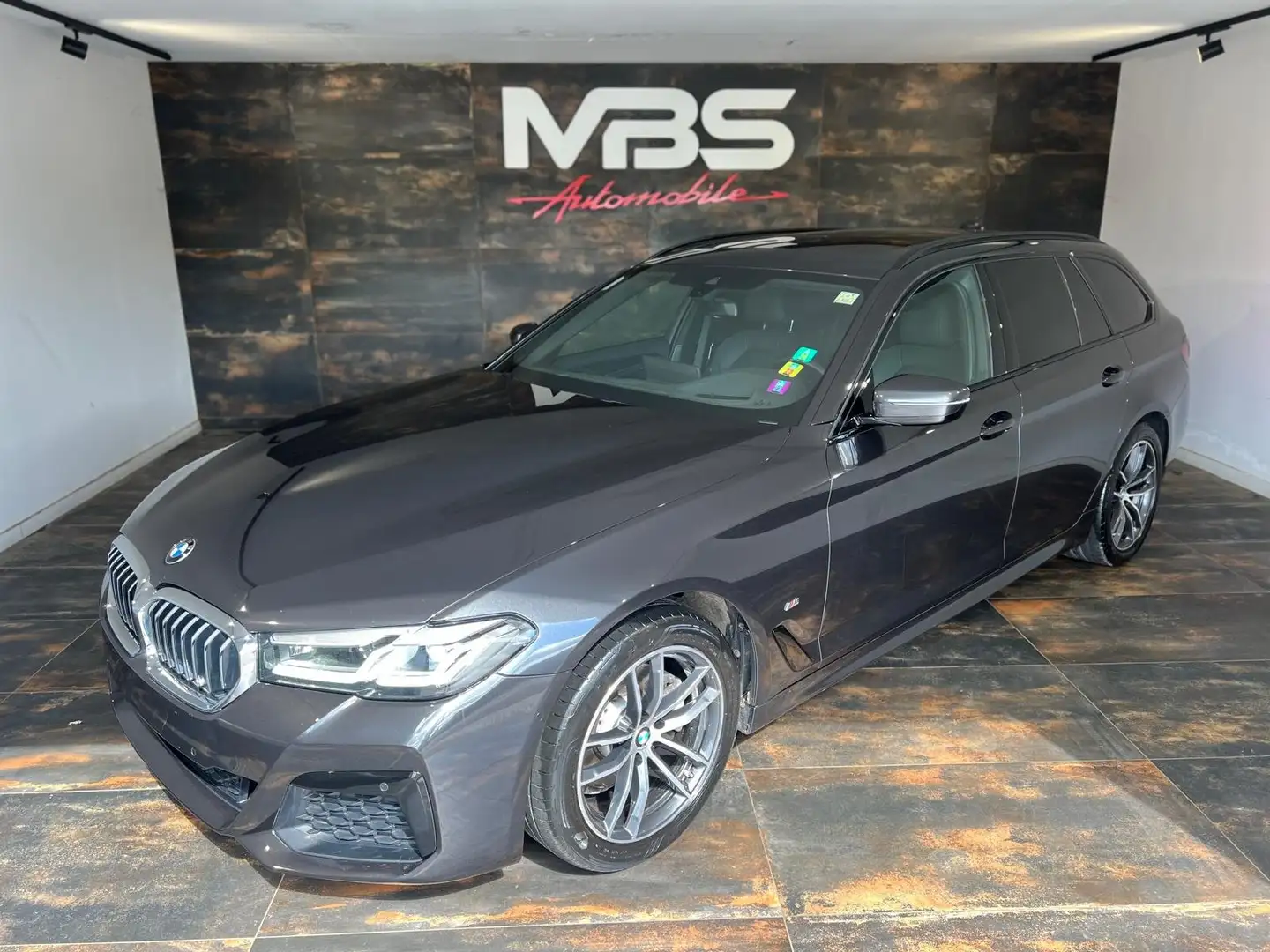 BMW 518 *TVA *PACK M *PANO *FEUX LED *CAMERA *LED INT *1ER Grijs - 2