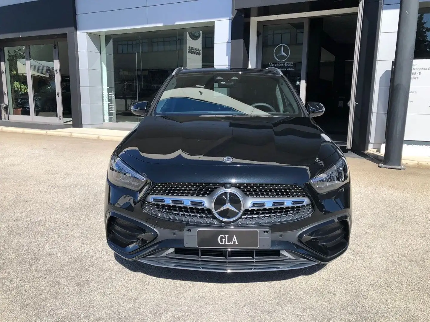 Mercedes-Benz GLA 200 d Automatic AMG Line Advanced Plus Černá - 2