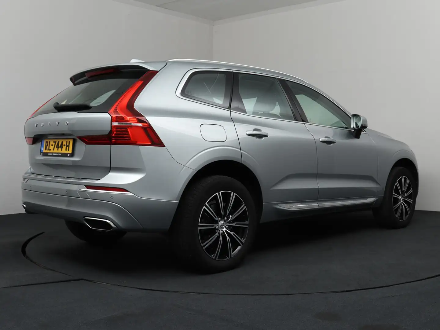 Volvo XC60 2.0 T5 AWD Inscription Automaat 251pk Luchtvering Gris - 2