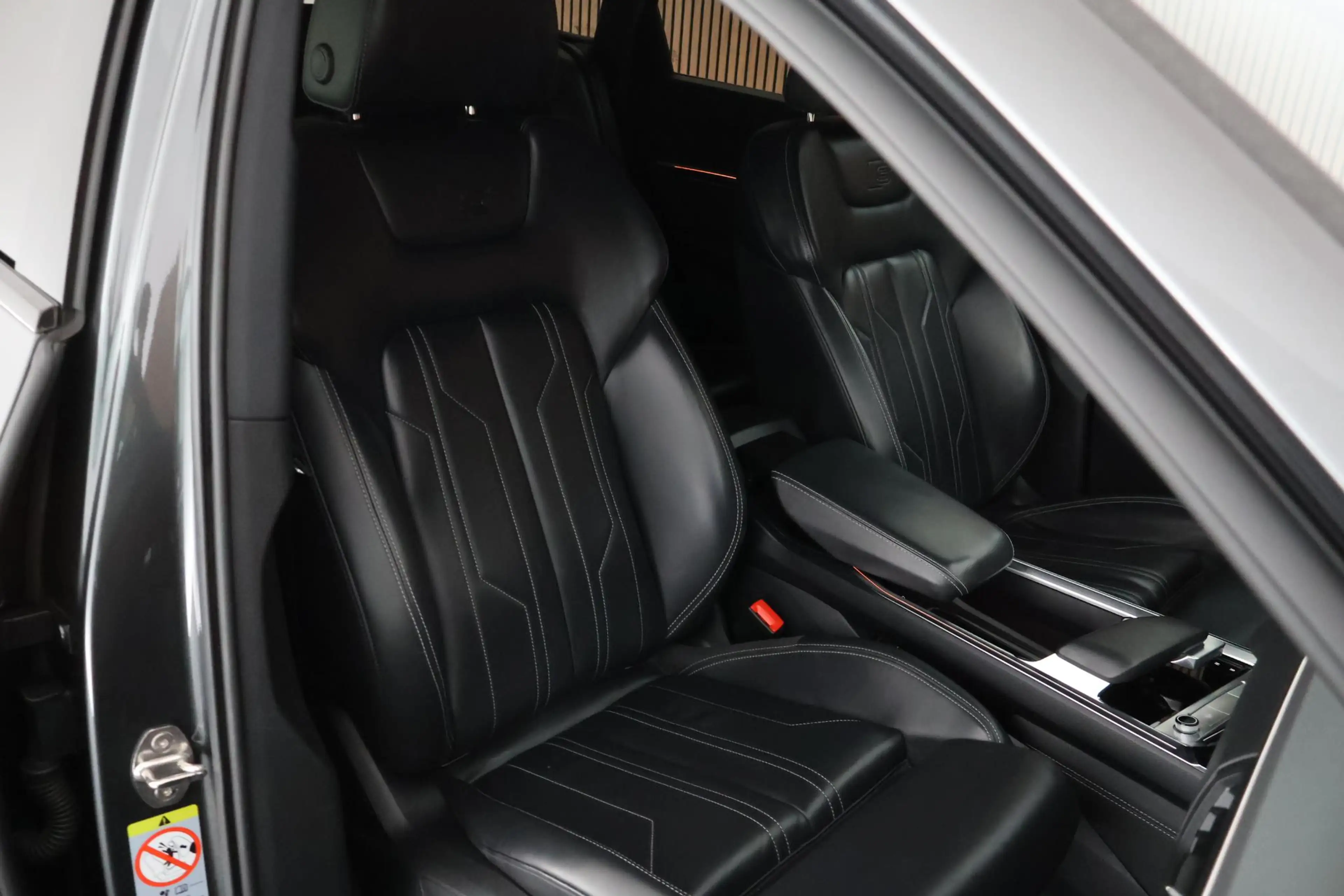 Audi e-tron 55 quattro S edition 95 kWh Leder Stoelverwarming — photo 3
