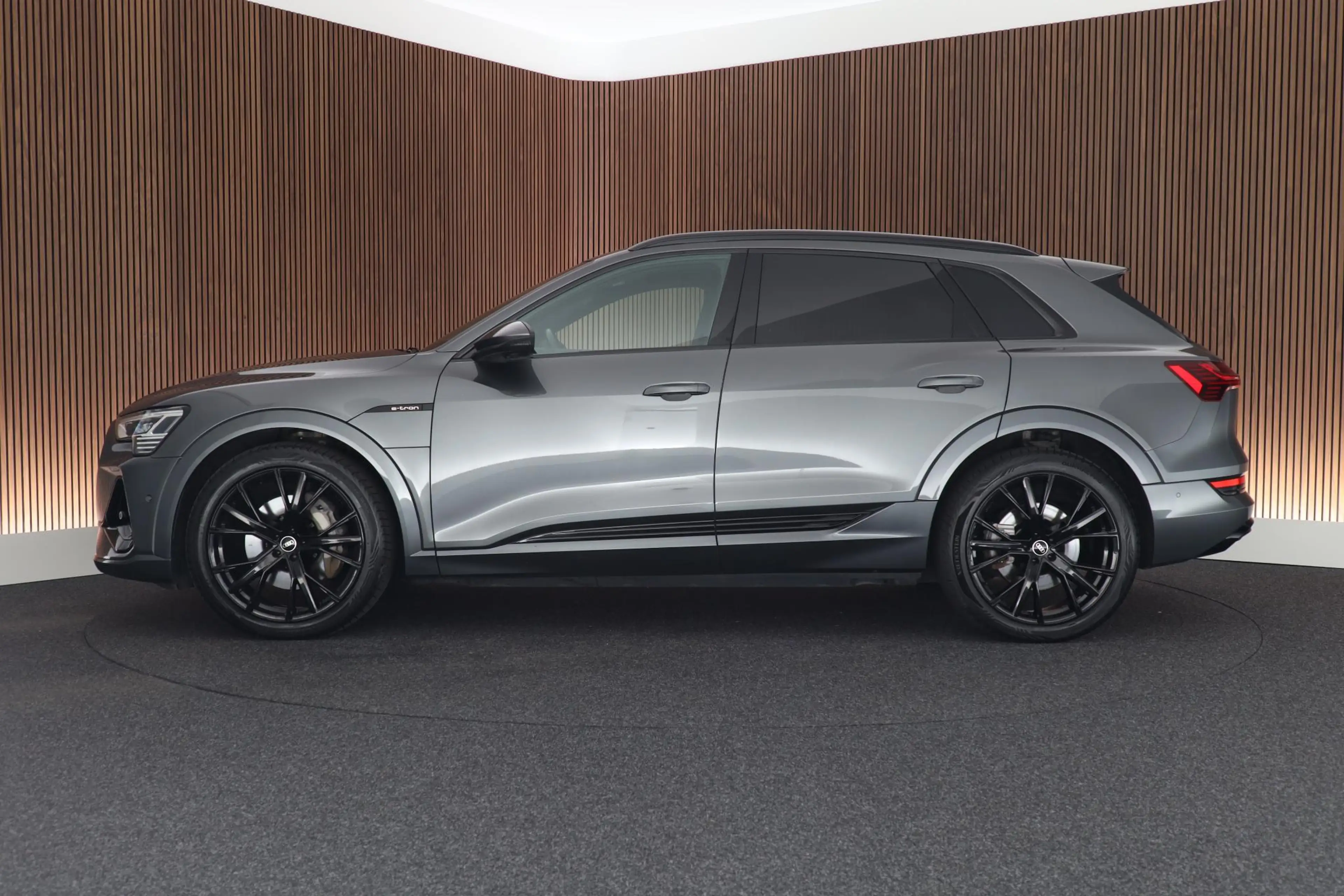 Audi e-tron 55 quattro S edition 95 kWh Leder Stoelverwarming — photo 6