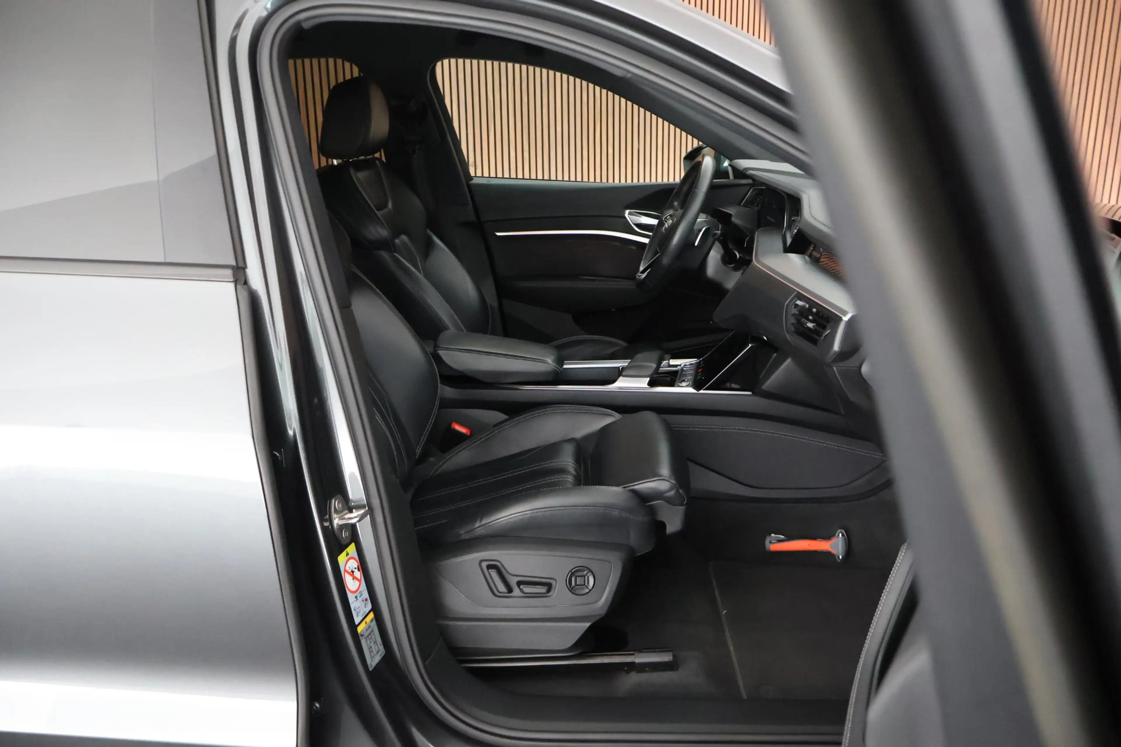 Audi e-tron 55 quattro S edition 95 kWh Leder Stoelverwarming — photo 12