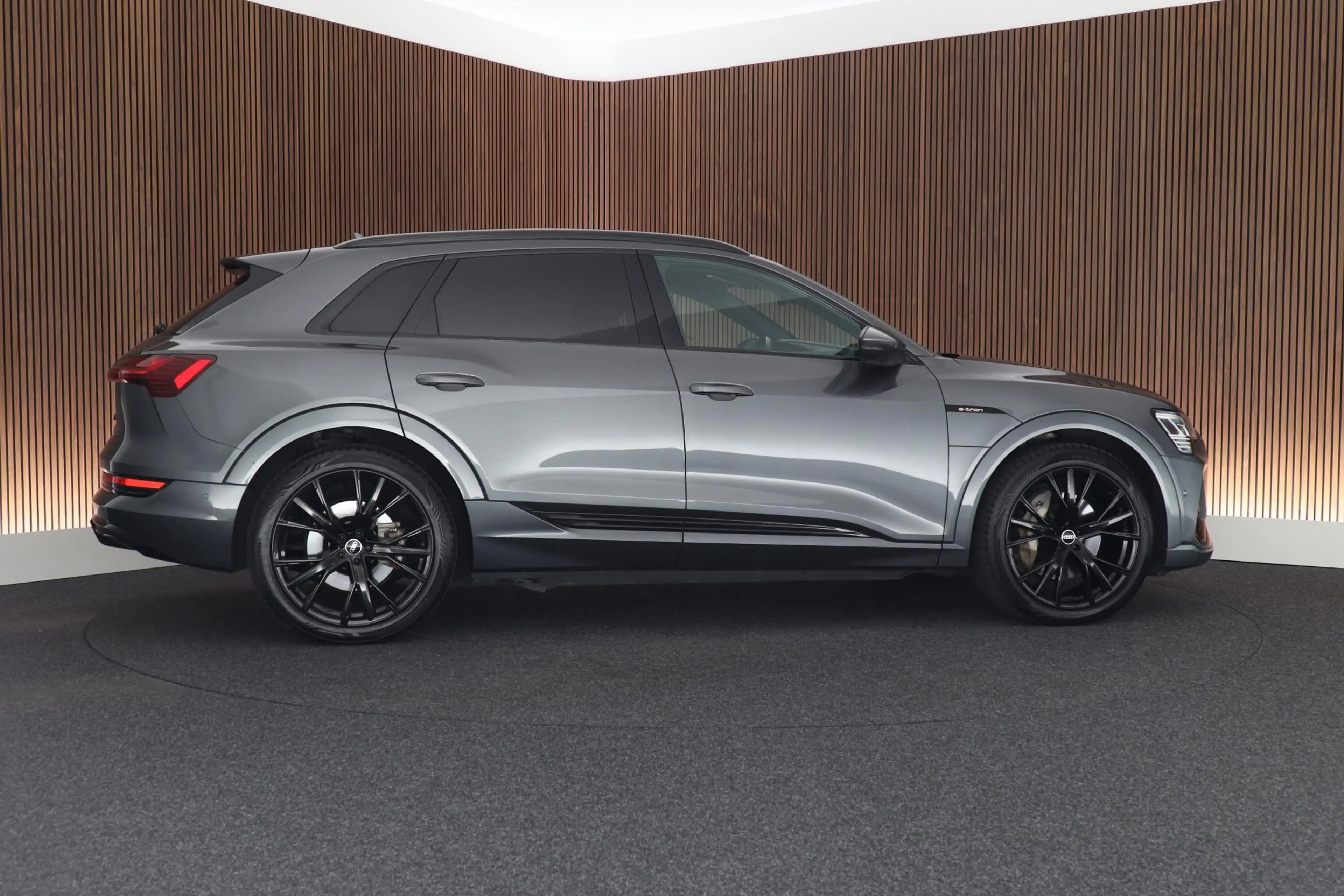 Audi e-tron 55 quattro S edition 95 kWh Leder Stoelverwarming — photo 9