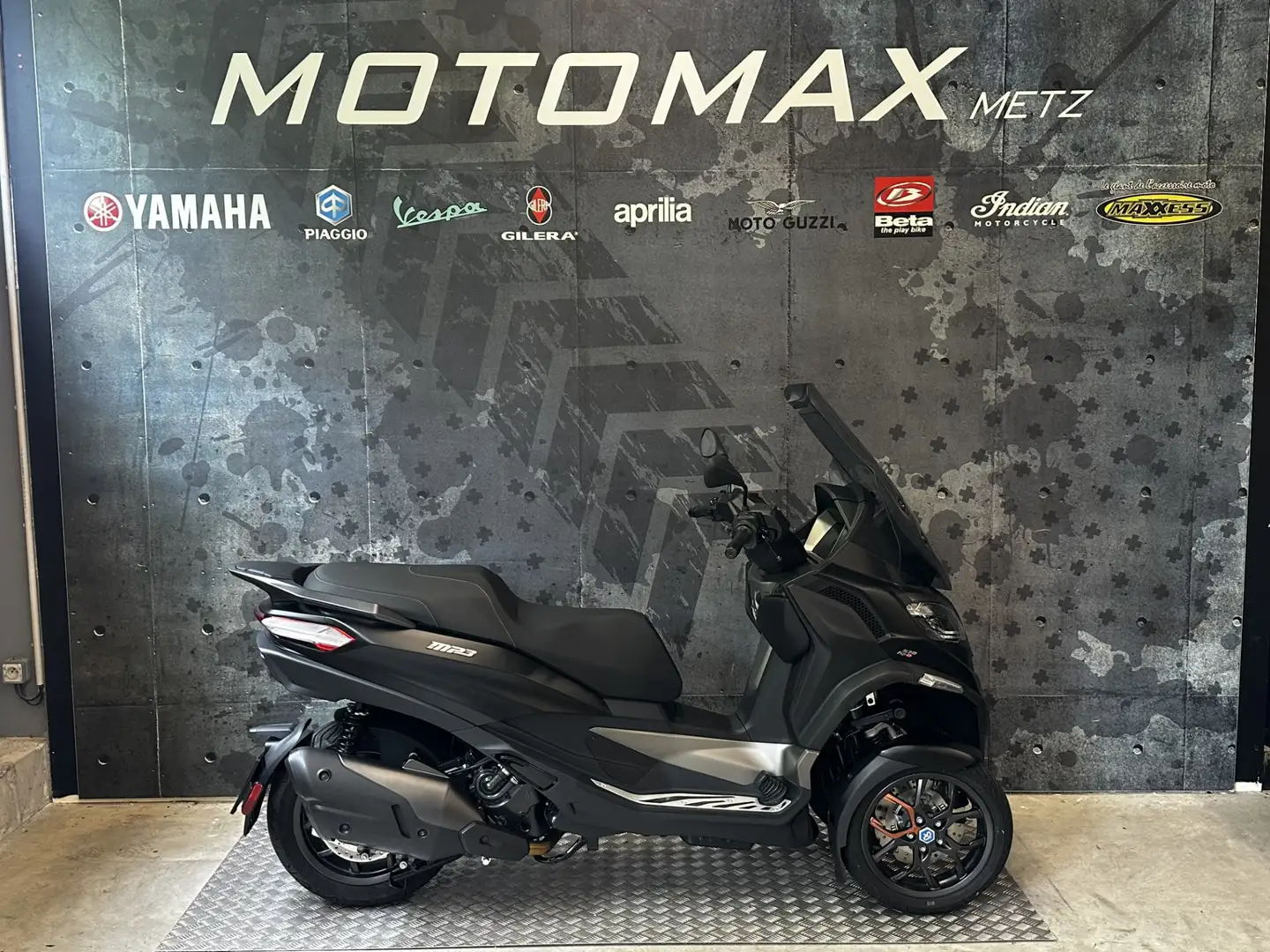 Piaggio MP3 530 Black - 1
