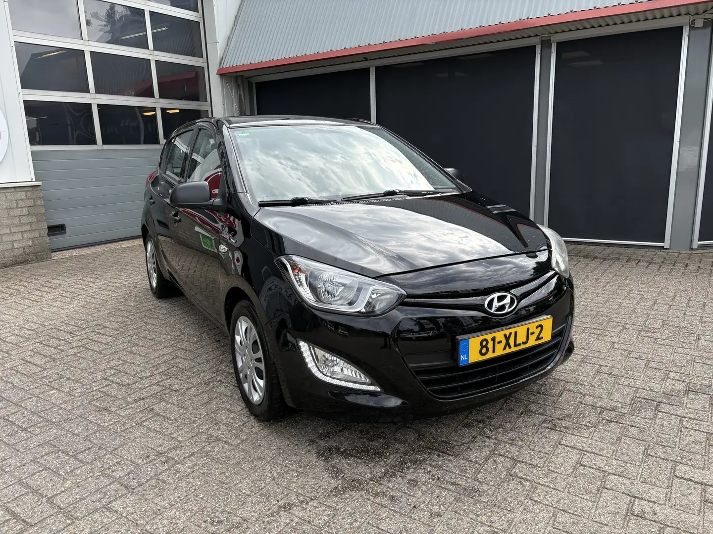 Hyundai i20 1.2i Business Edition Zwart - 1