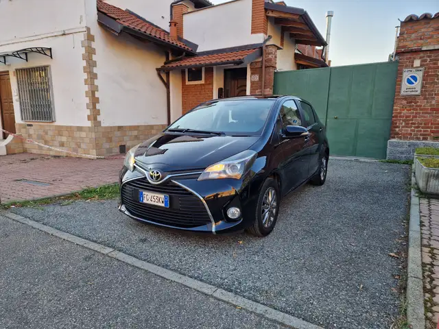 Toyota Yaris 1.0 70CV "70.700 km" Bluetooth, Telecamera, Fendi