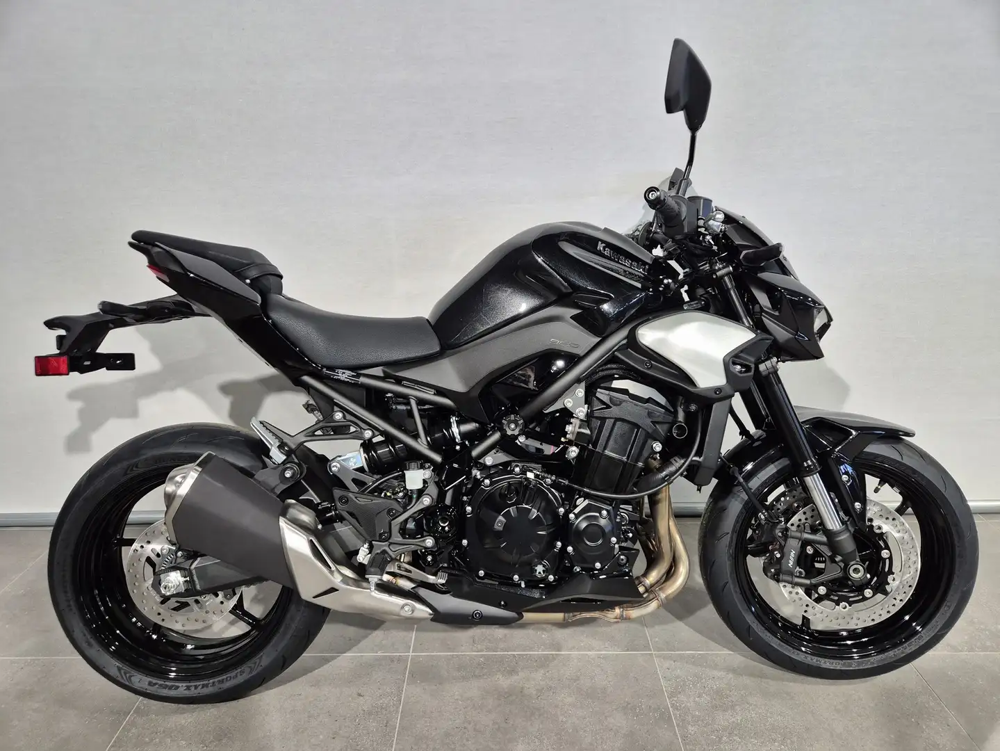 Kawasaki Z 900 ABS 70 KW Černá - 1