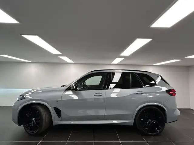 BMW X5 view 2