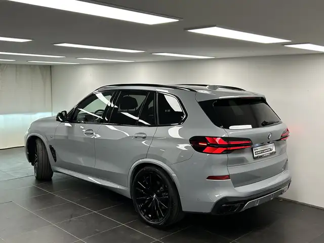 BMW X5 view 3