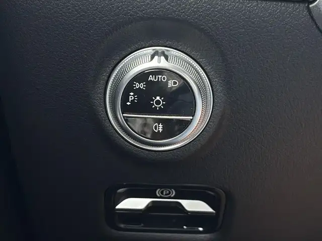 Mercedes-Benz C-Class view 30