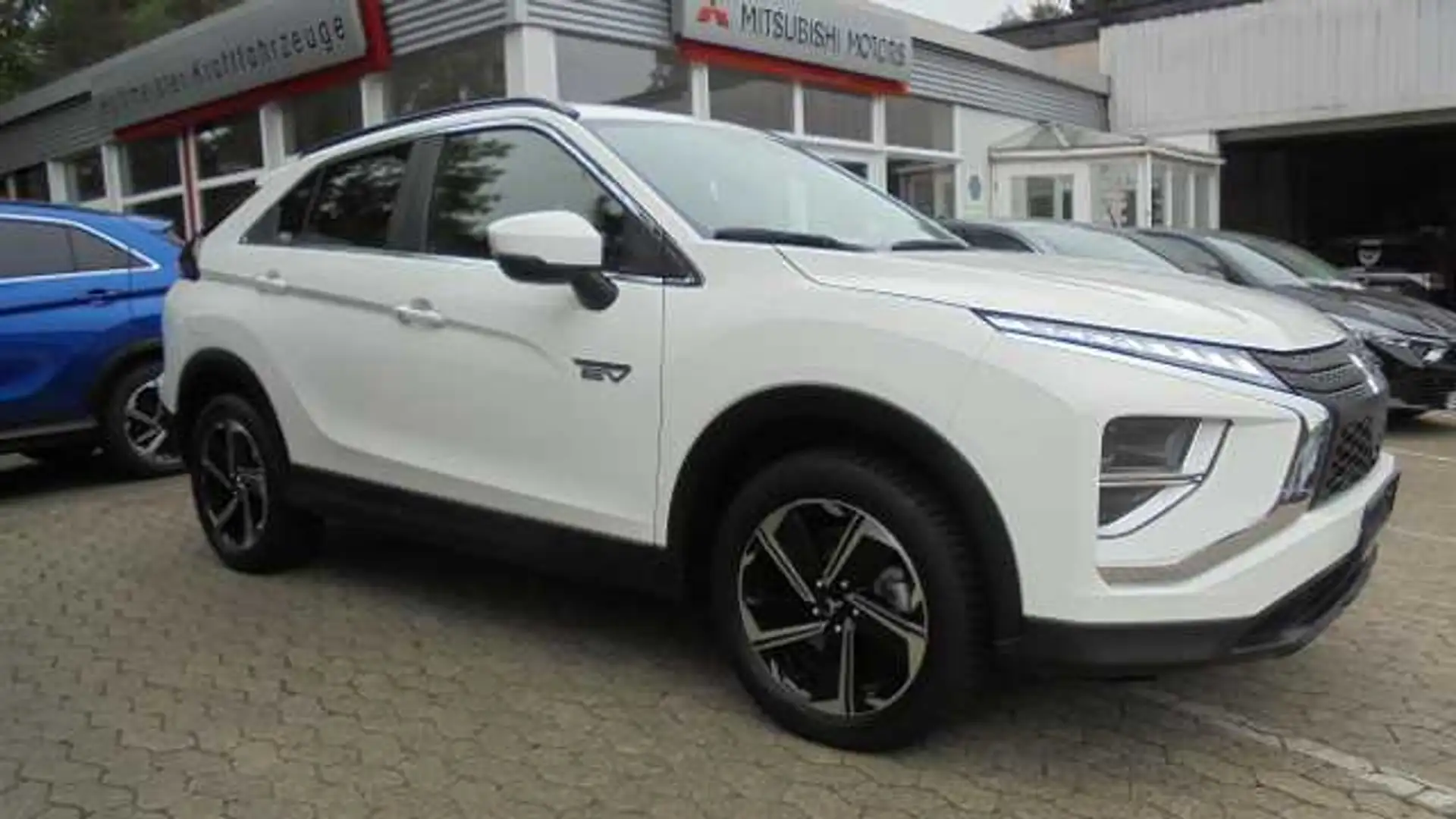 Mitsubishi Eclipse Cross Plug-in Hybrid BASIS 2.4 MIVEC 4WD Weiß - 2