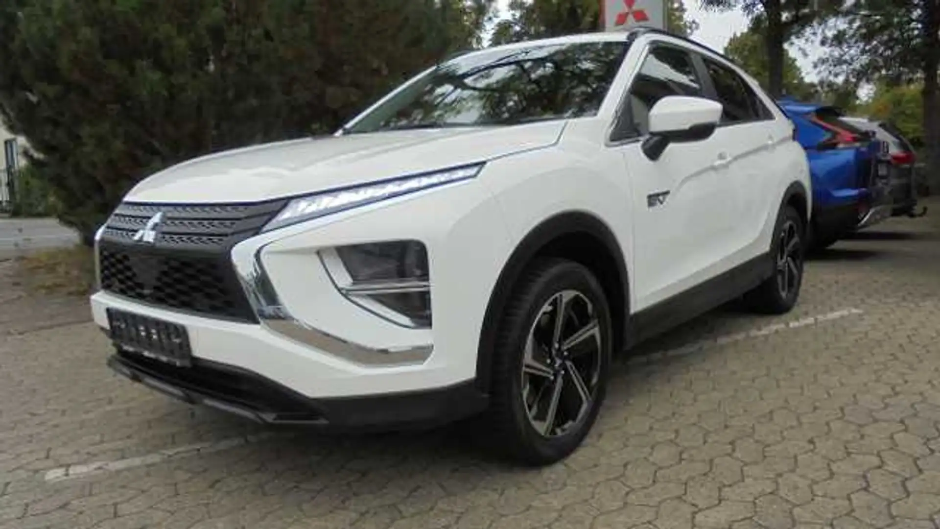 Mitsubishi Eclipse Cross Plug-in Hybrid BASIS 2.4 MIVEC 4WD Weiß - 1