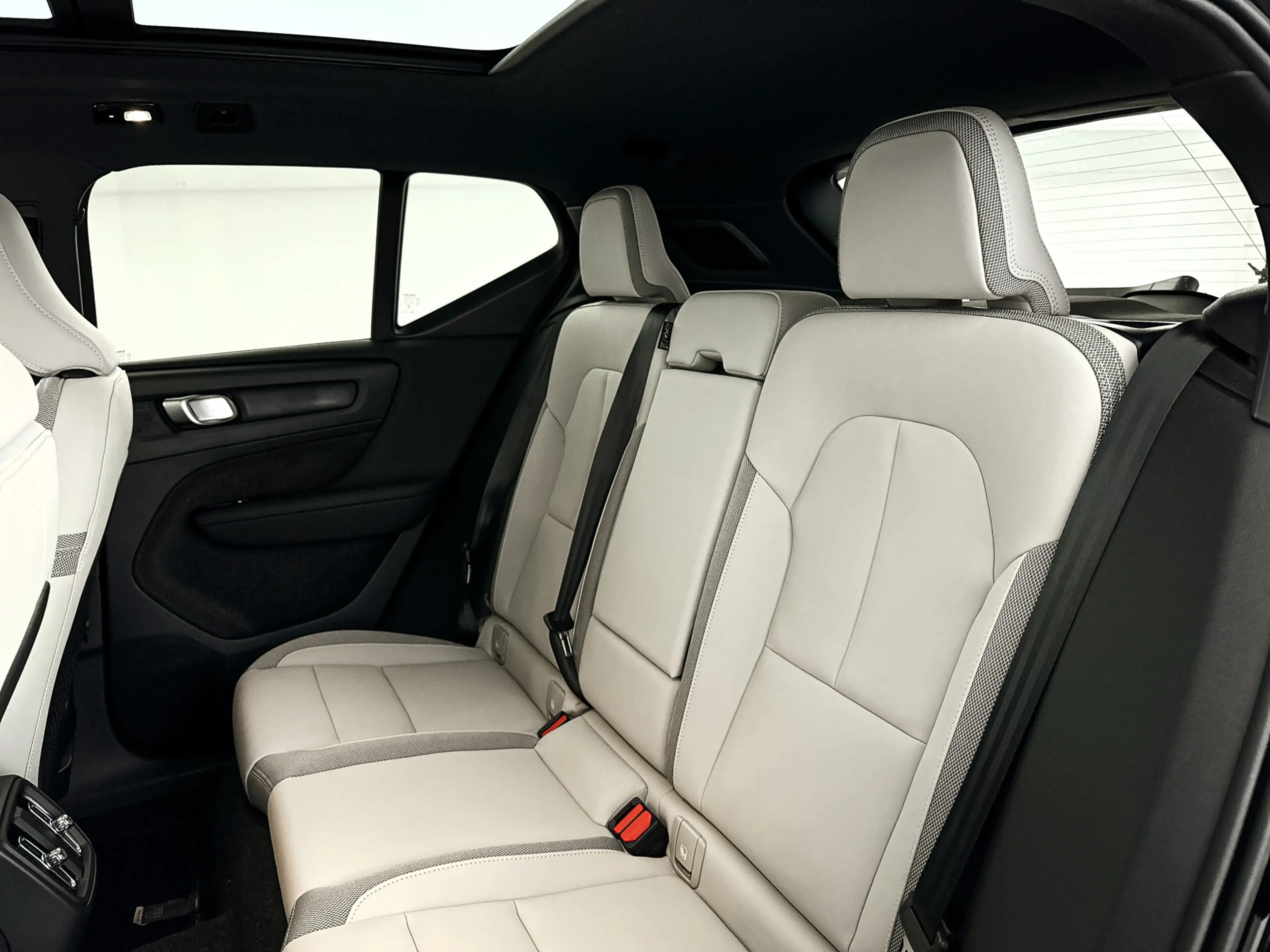 Volvo EX40 Single Motor Extended Range Ultra 82 kWh | Panoram — photo 13