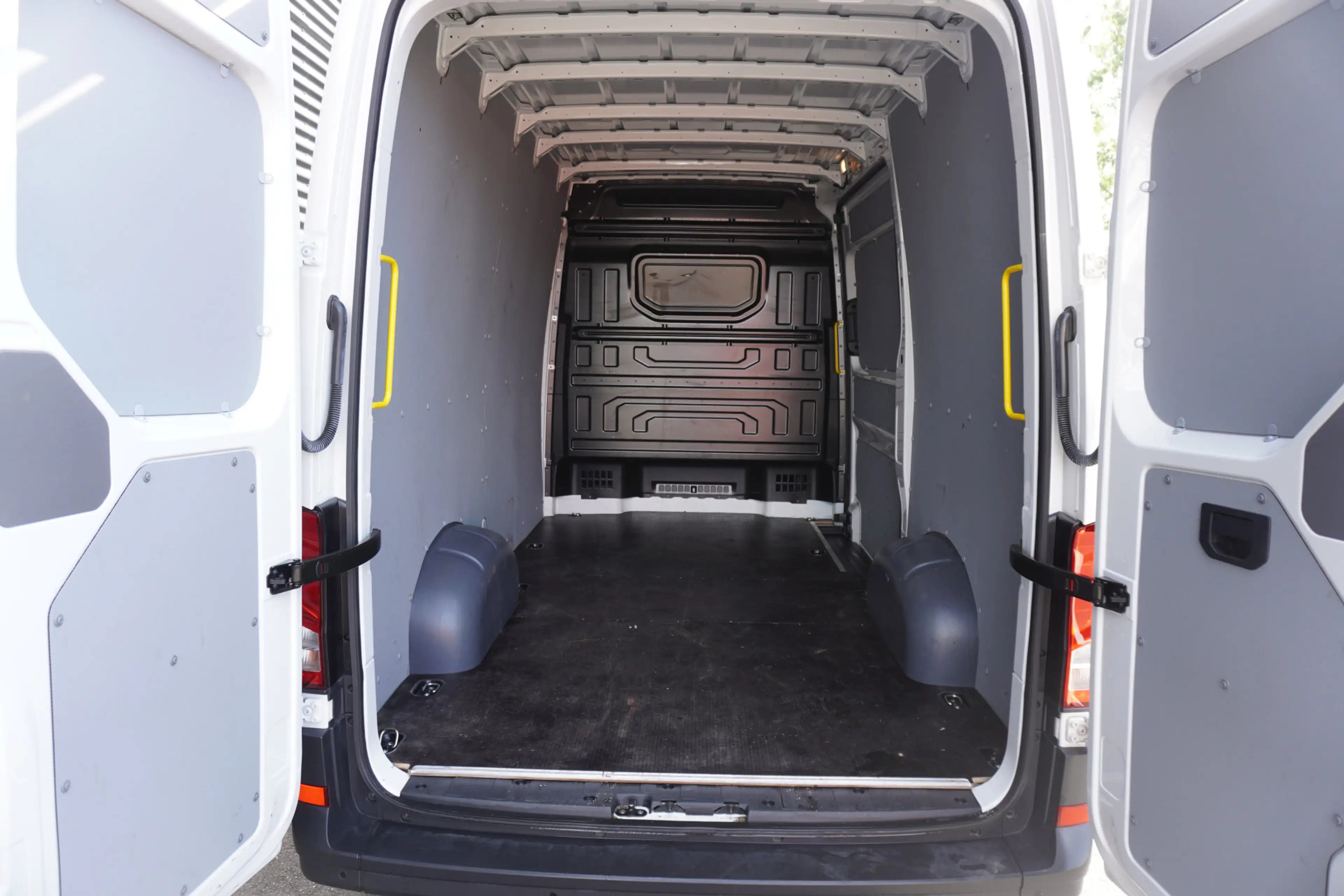 Volkswagen Crafter 140pk L3H3/L2H2 Apple carplay Cruise control Airco — photo 2