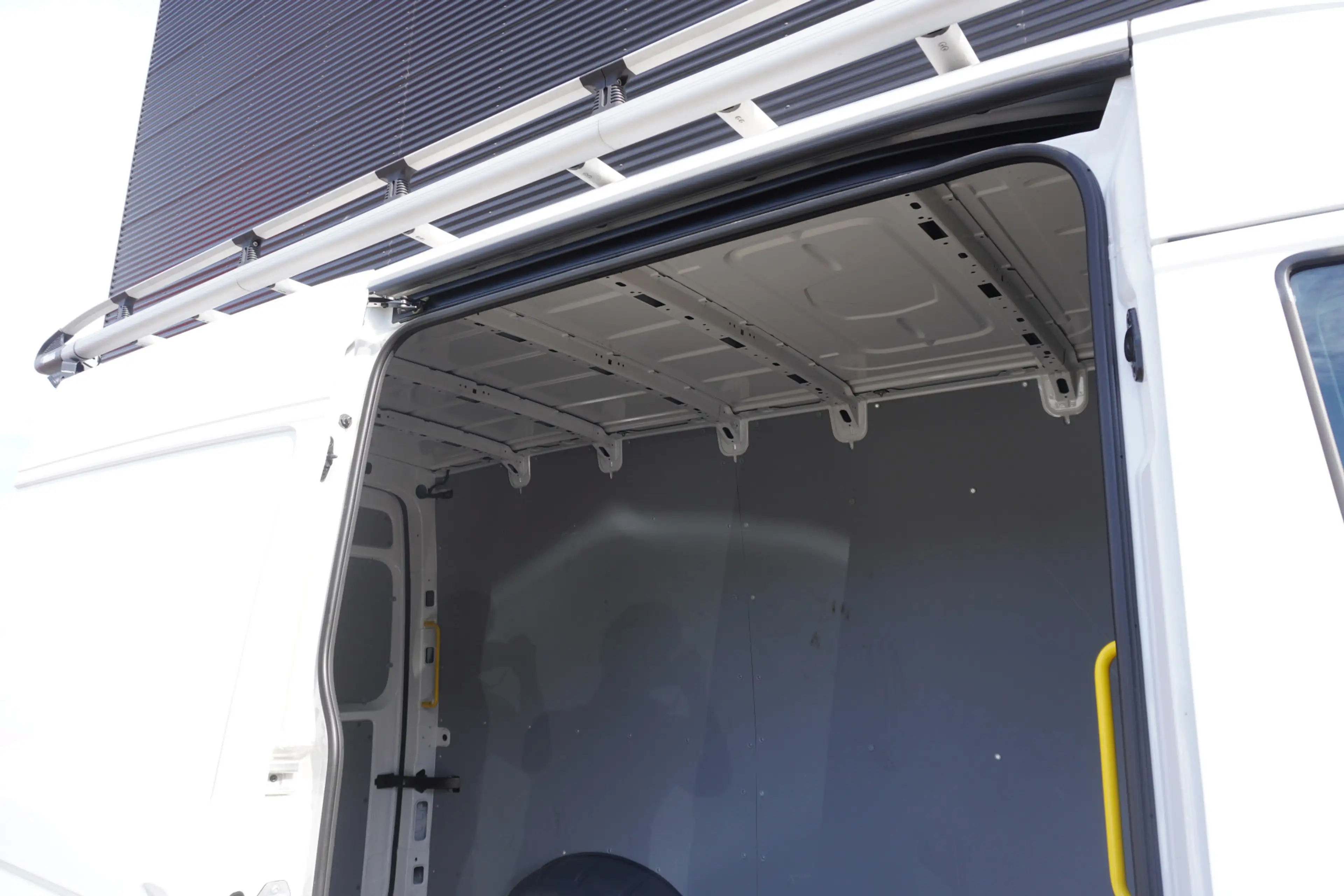 Volkswagen Crafter 140pk L3H3/L2H2 Apple carplay Cruise control Airco — photo 9