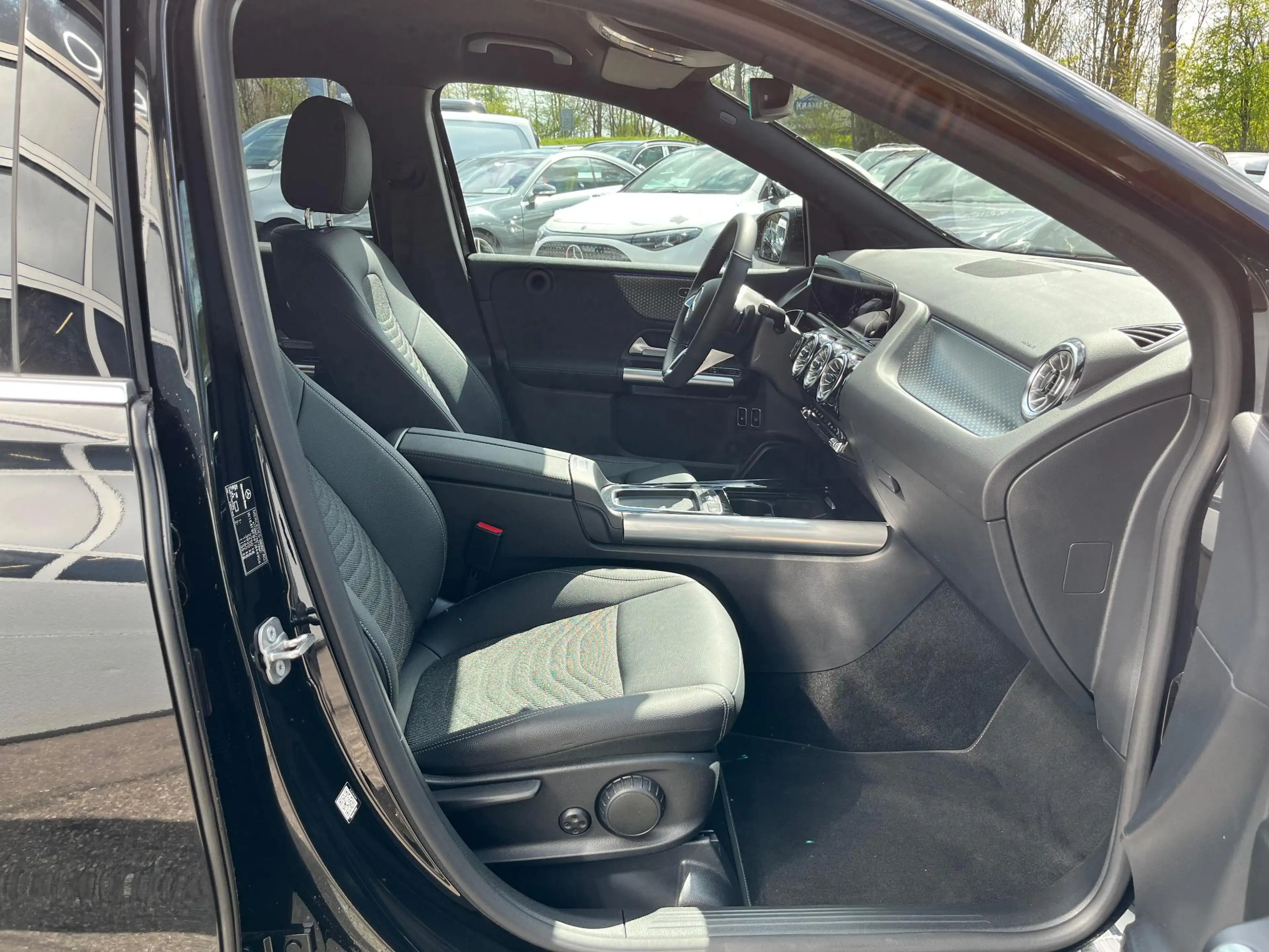 Mercedes-Benz B 250 e Business Solution Luxury Line | Dodehoekassisten — photo 6