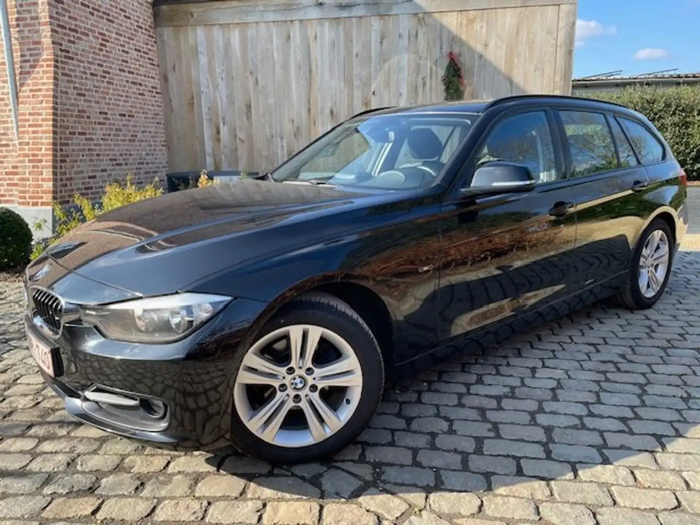 BMW 318 318d Touring Sport Line Zwart - 1