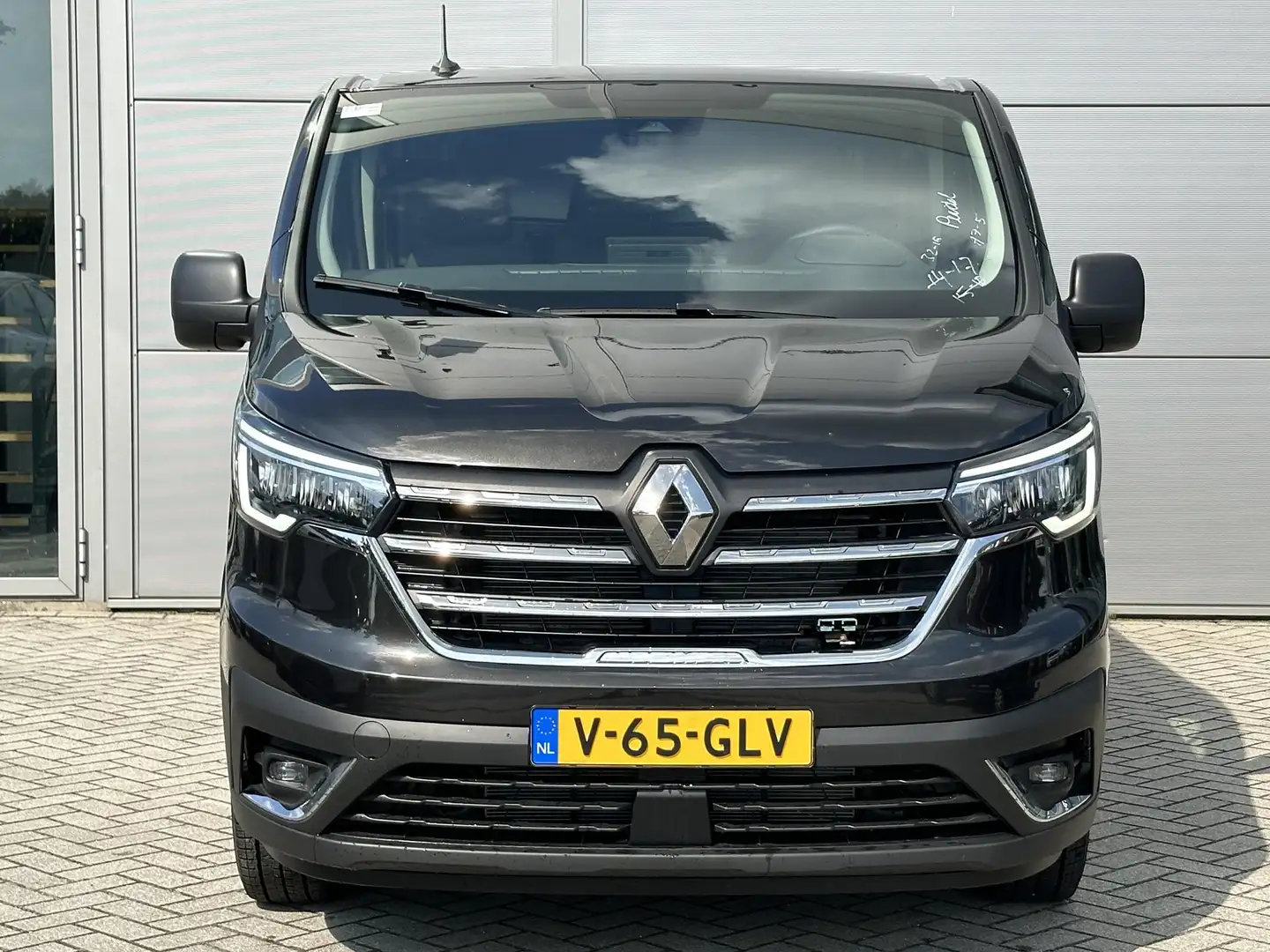 Renault Trafic 2.0 Blue dCi 130 T30 L2H1 Advance | CLIMATE CONTRO Zwart - 2