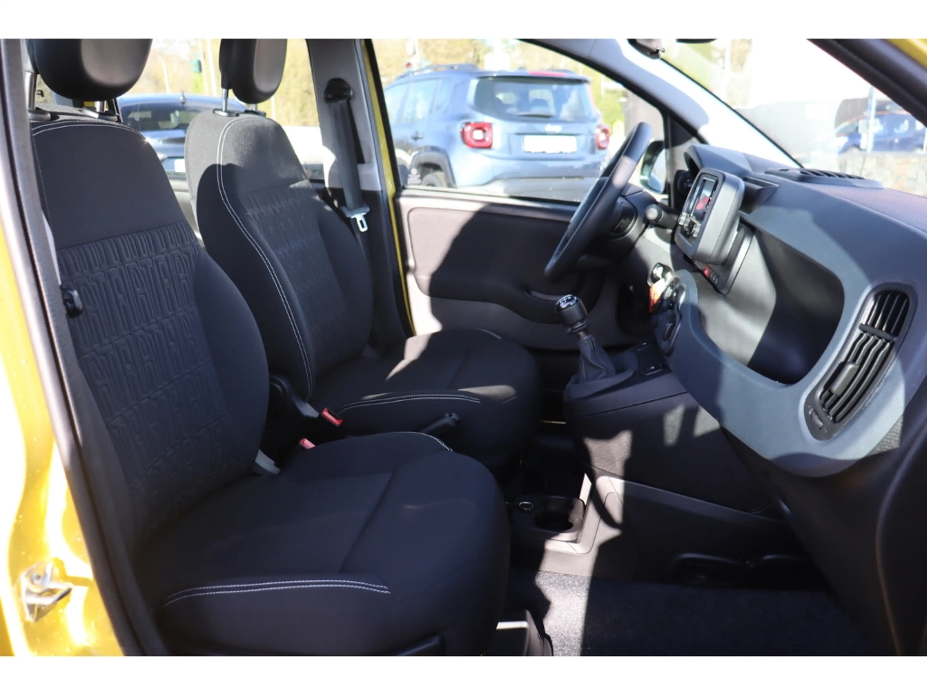 Fiat New Panda PANDA ICON HYBRID 1.0 GSE 65PS PDC RADIO 5-SITZER — photo 13