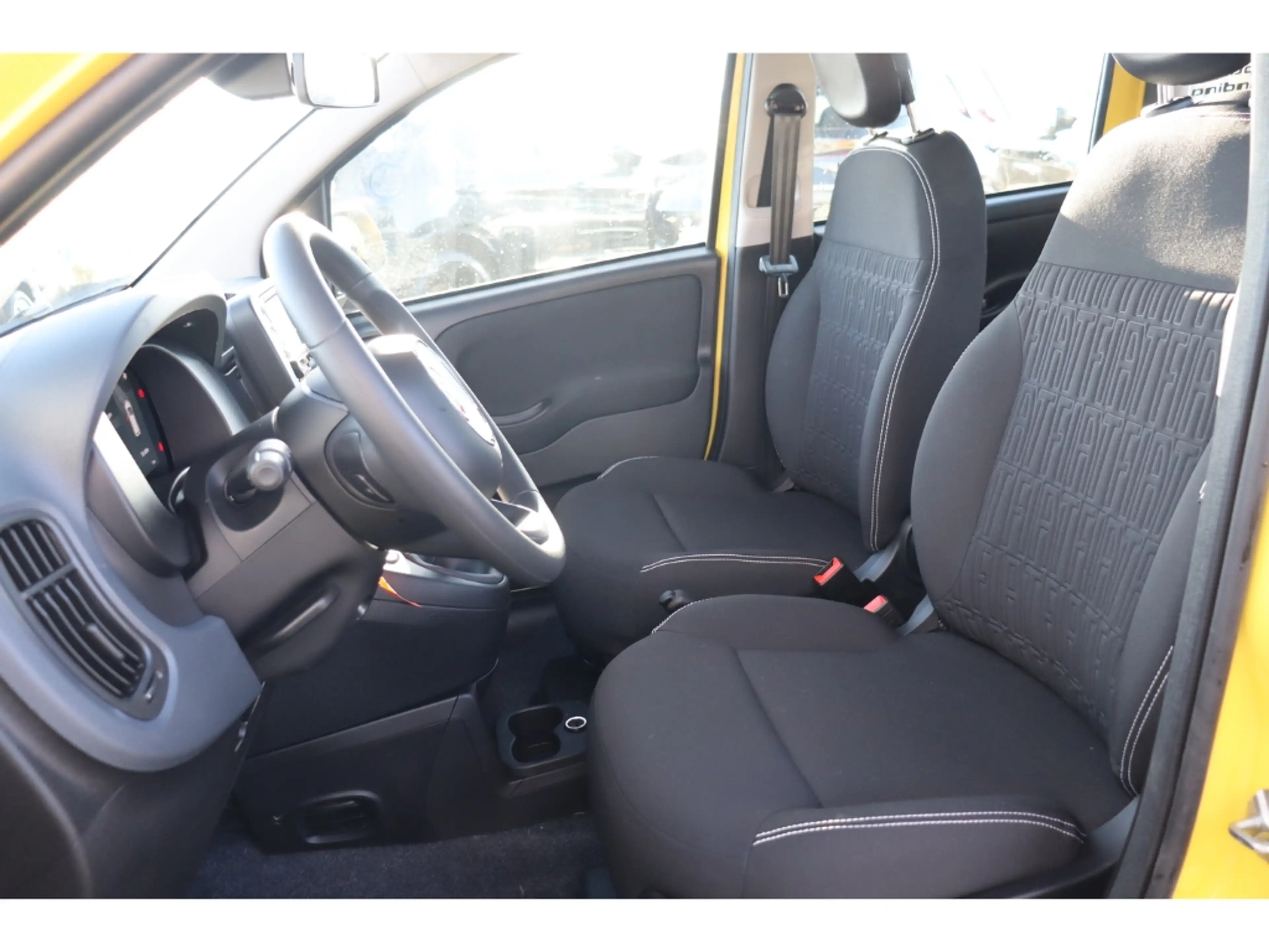 Fiat New Panda PANDA ICON HYBRID 1.0 GSE 65PS PDC RADIO 5-SITZER — photo 11
