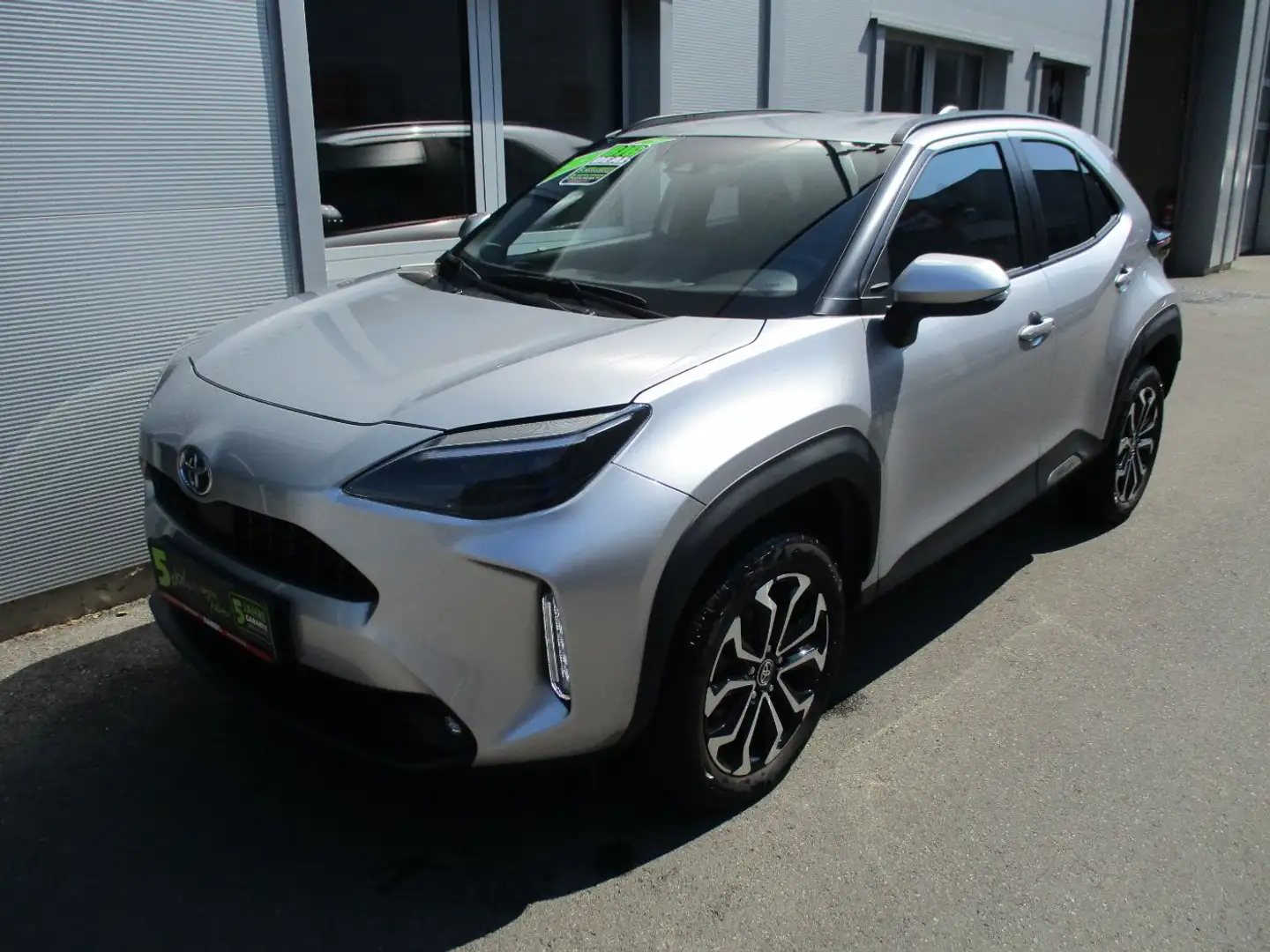 Toyota Yaris Cross 1.5 FWD Active Drive ACC+LED+Navi+LM Silber - 2